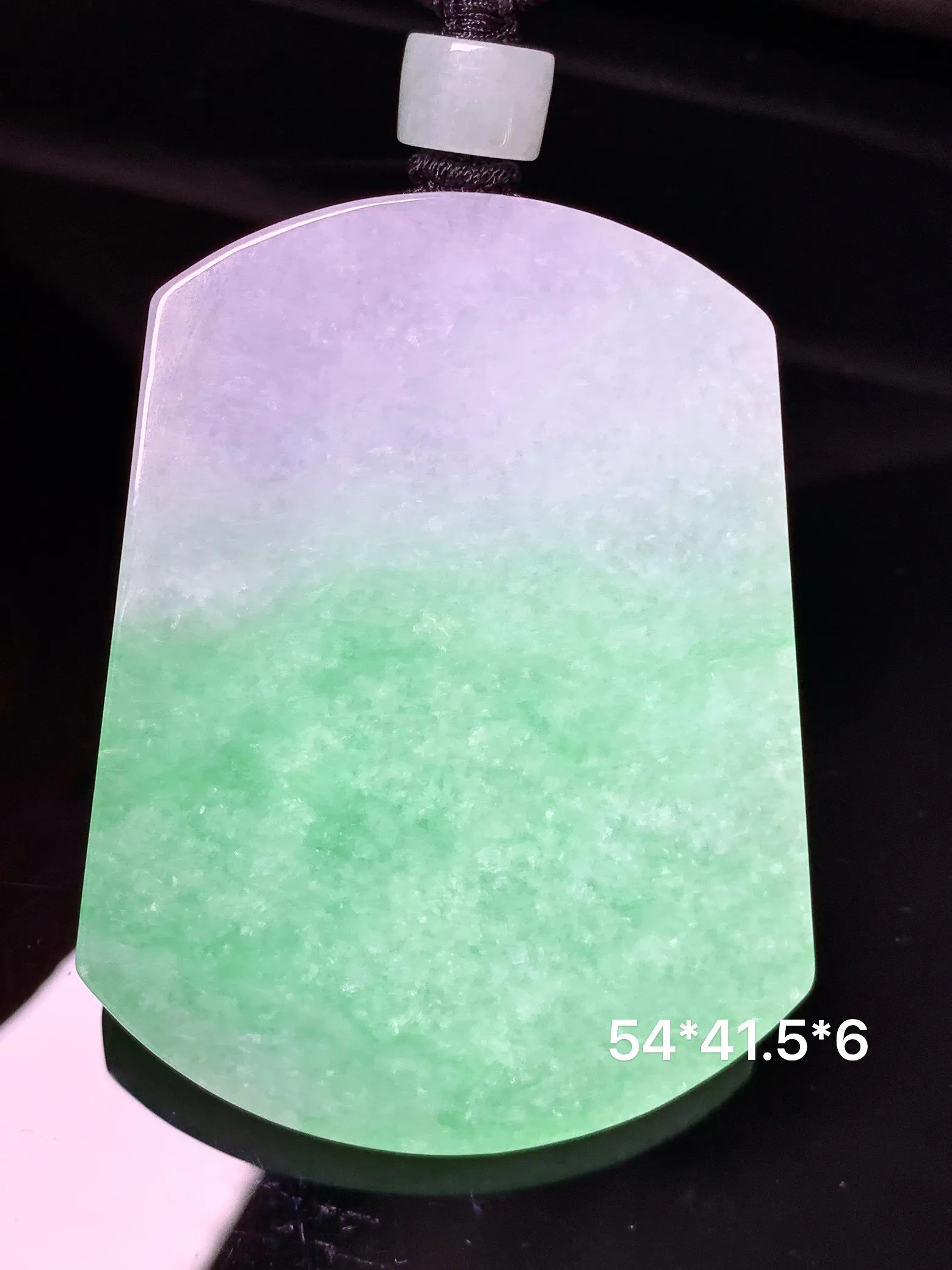 翠绿无事牌吊坠 玉质细腻 色泽清新艳丽 整体尺寸54*41.5*6