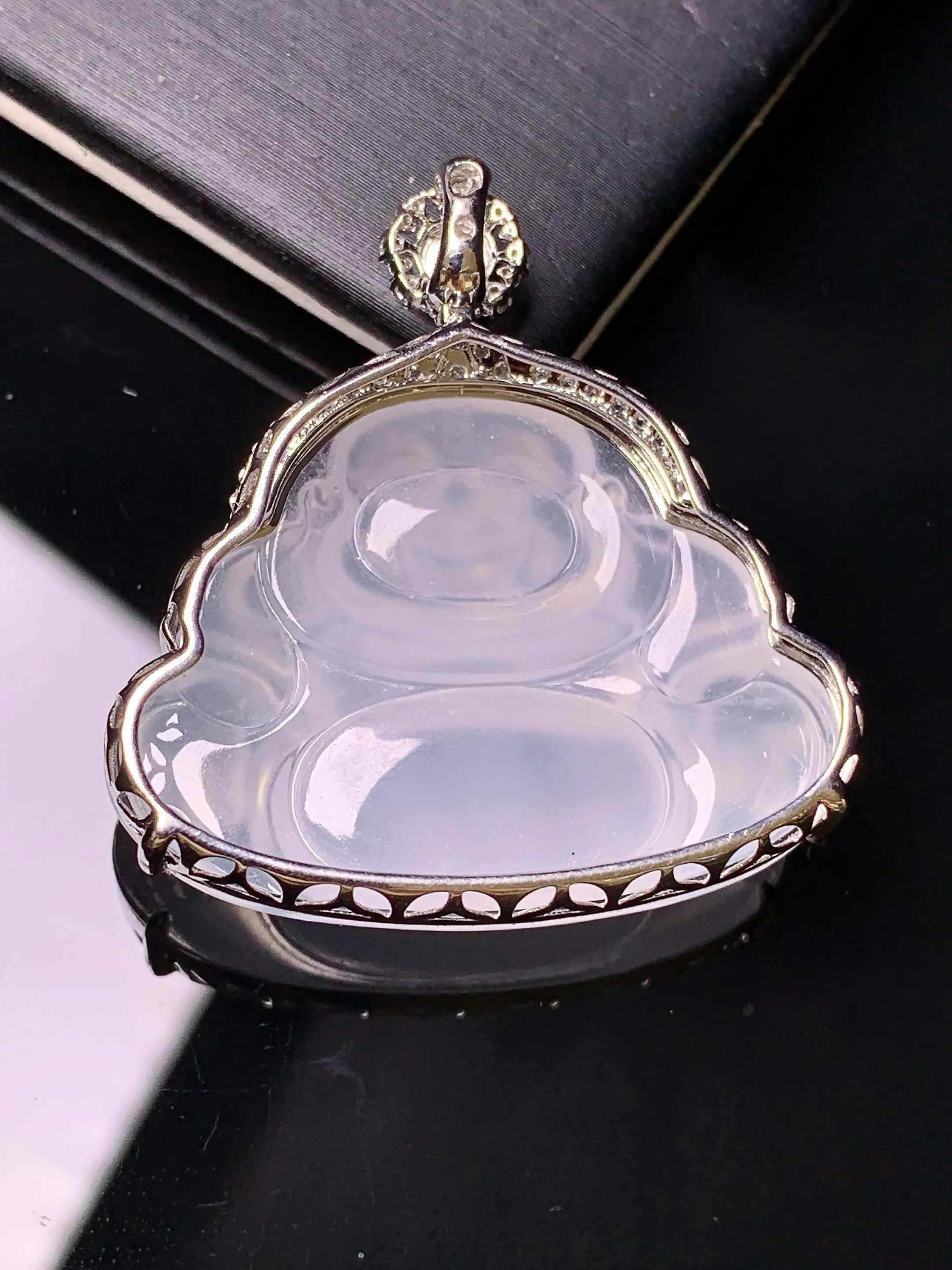 18金钻镶嵌冰种佛公吊坠 玉质细腻 色泽清新艳丽 整体尺寸34.6*32.7*9.2