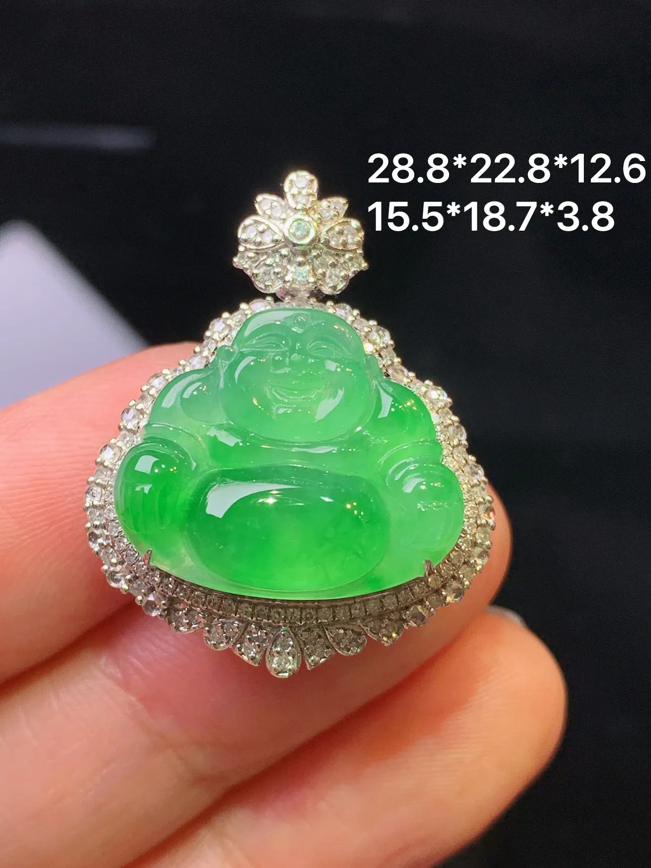 18金钻镶嵌满绿佛公吊坠 玉质细腻 色泽清新艳丽 整体尺寸28.8*22.8*12.6