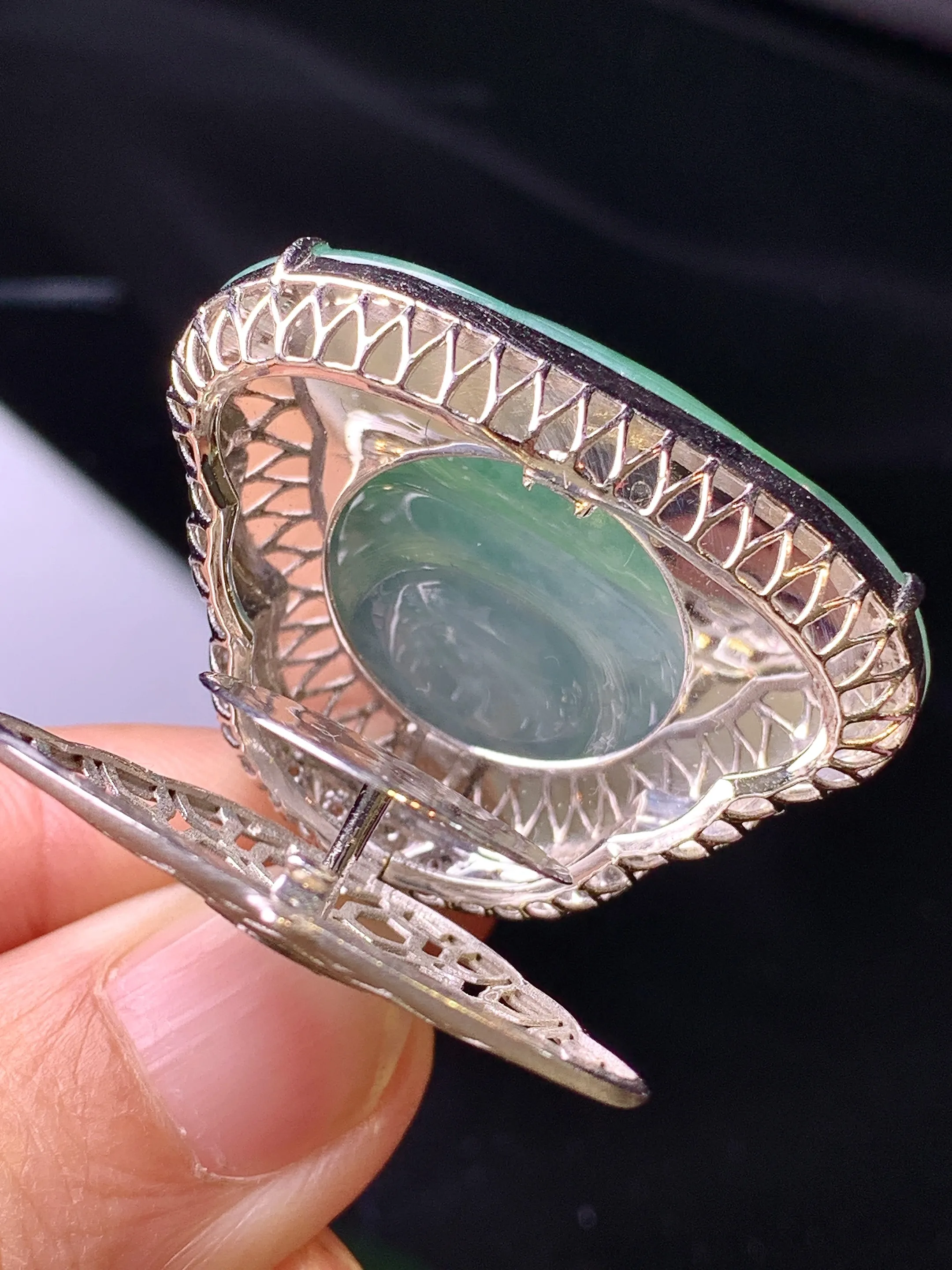 18金钻镶嵌飘绿佛公吊坠 玉质细腻 色泽清新艳丽 整体尺寸36*35.7*12.3