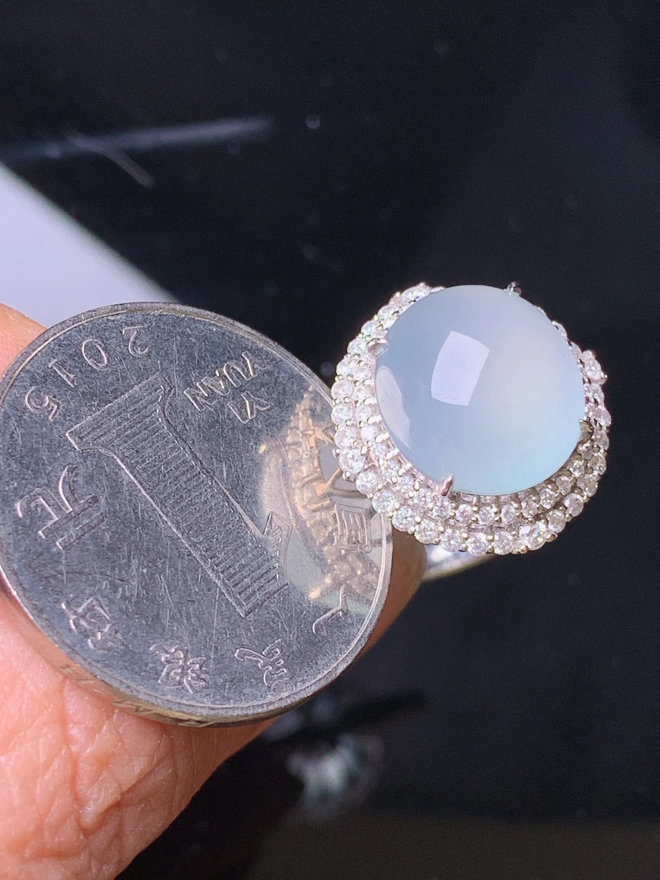 18金钻镶嵌冰种蛋面戒指吊坠两用款 玉质细腻 色泽清新艳丽 圈口14 整体尺寸23.6*16.7*11.8