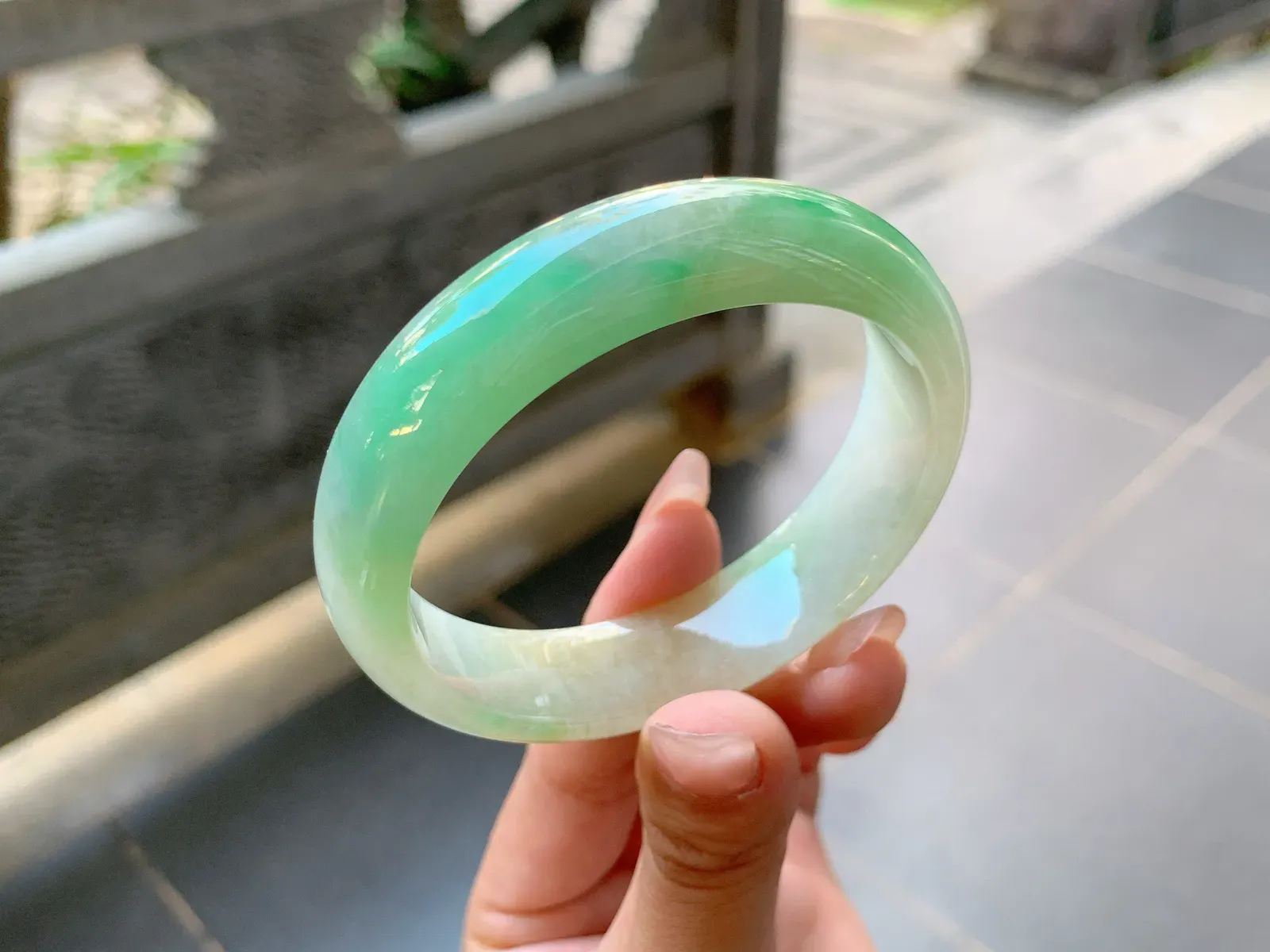 ｜55圈口
飘绿带黄，版型宽宽的，尽显大气之感，风格独特有复古风的感觉，