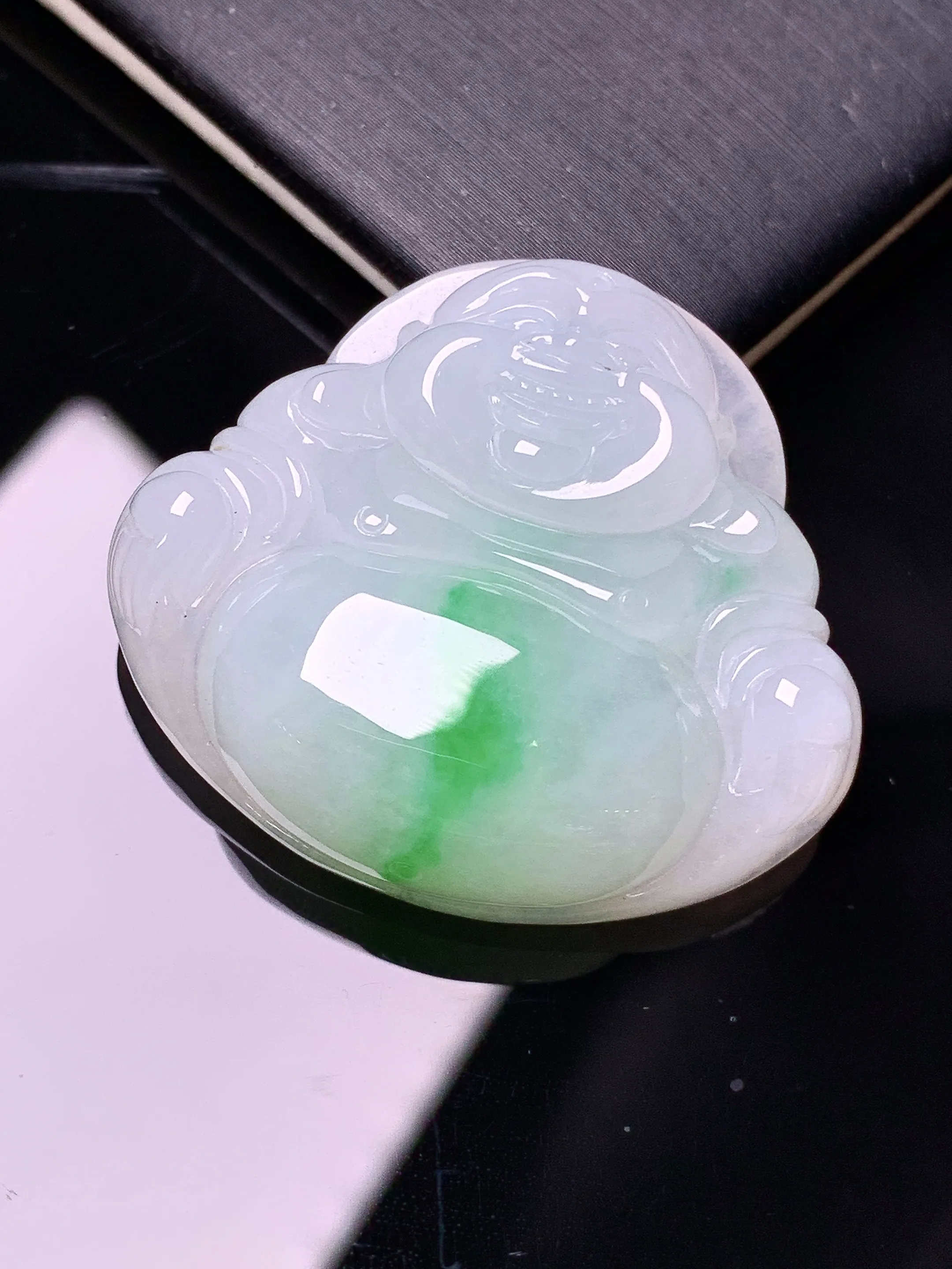 飘绿佛公吊坠 玉质细腻 色泽艳丽清新 整体尺寸32*36*9.6