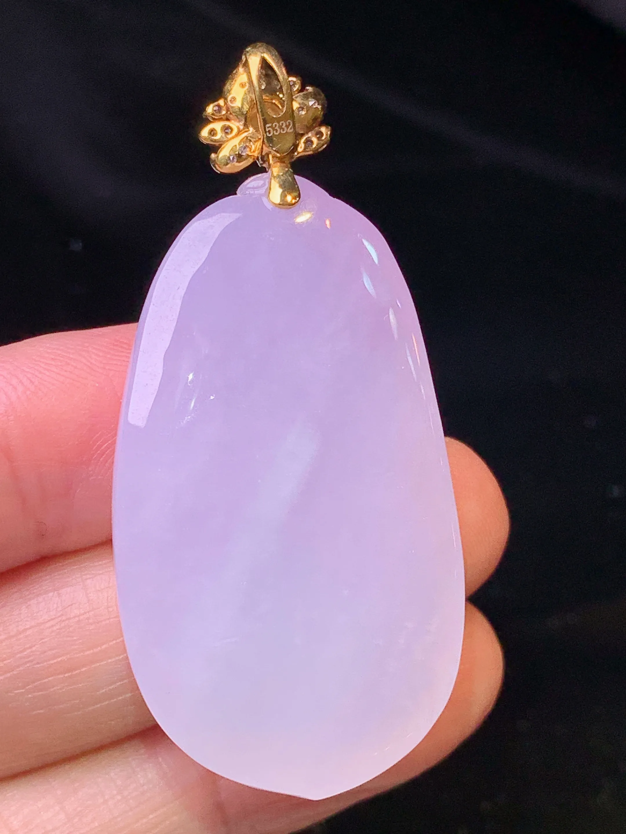 18金钻镶嵌紫罗兰福瓜吊坠 玉质细腻 色泽清新艳丽 整体尺寸49.5*23*10