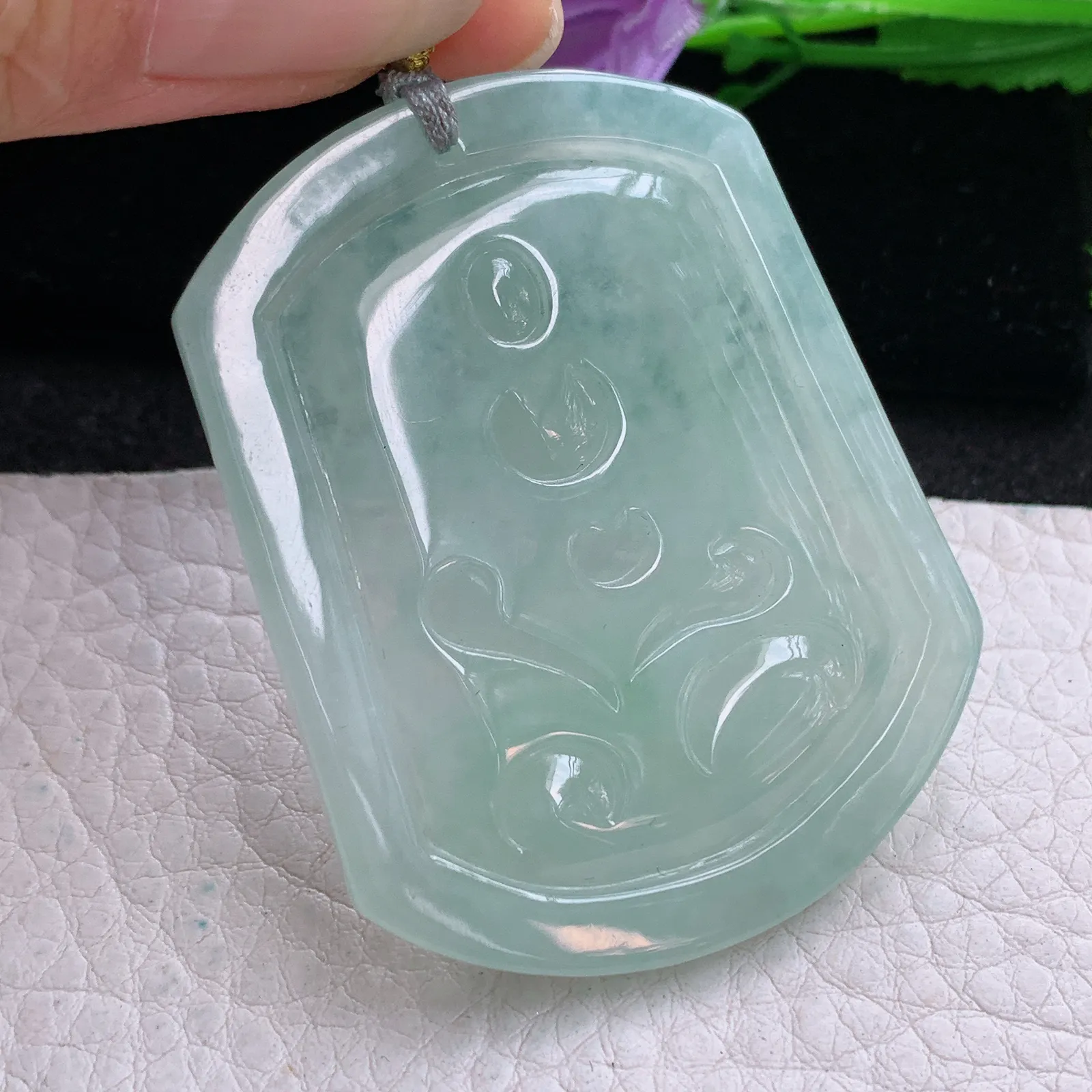 rp实拍53*42.6*5.3缅甸翡翠精雕冰绿虚空藏菩萨 生肖守护神玉吊坠 玉挂坠