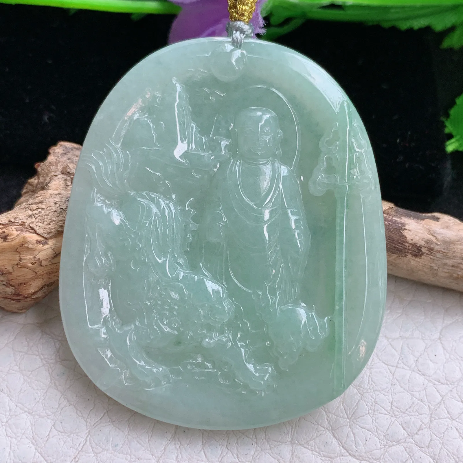 rp实拍50*41.8*5缅甸翡翠精雕甜绿地藏王菩萨玉吊坠 玉挂坠