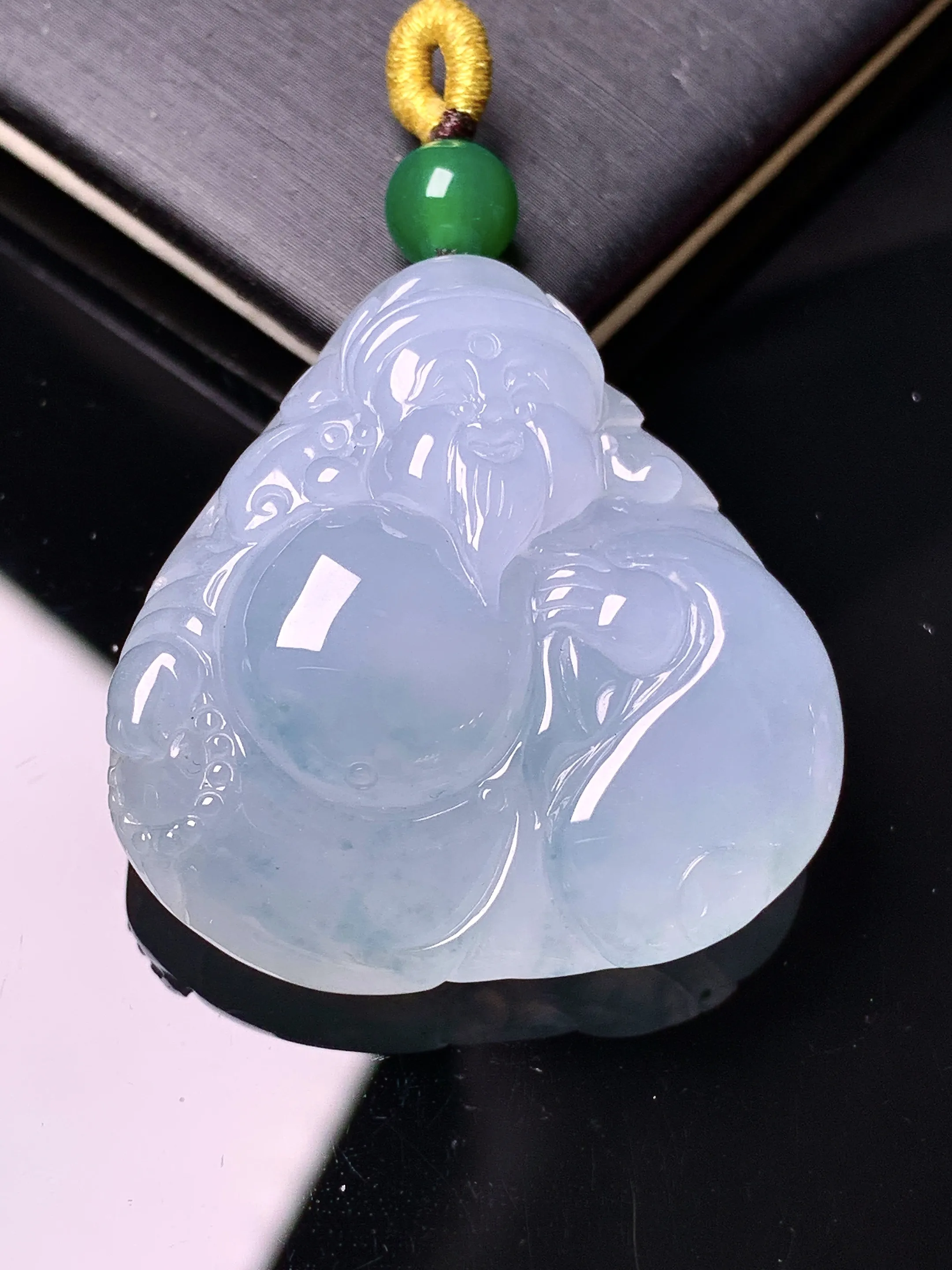 冰种财神爷吊坠 玉质细腻 色泽清新艳丽 整体尺寸34.2*32.5*10.2