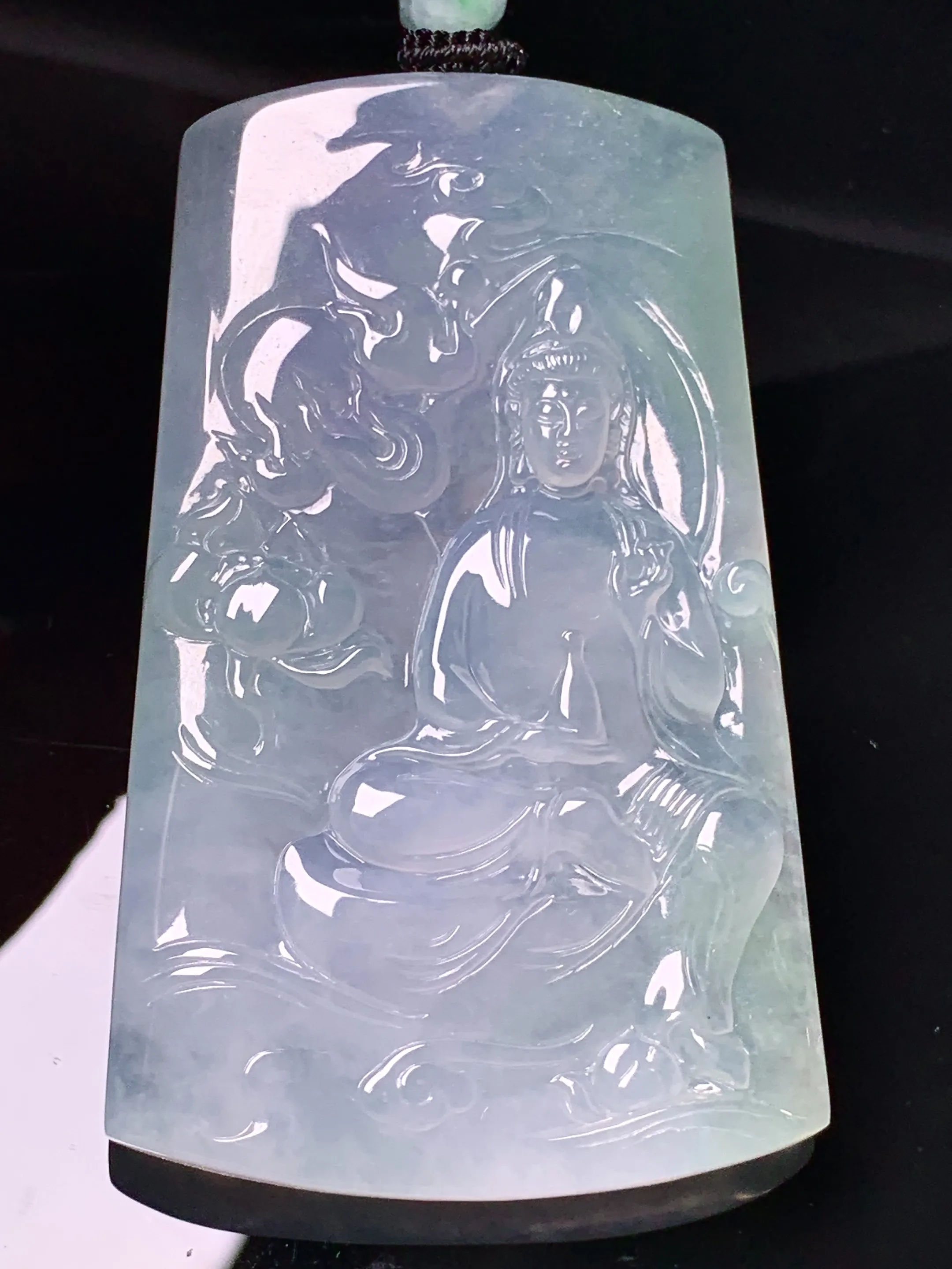 冰种观音菩萨吊坠 玉质细腻 色泽清新艳丽 整体尺寸64.6*40*5.5