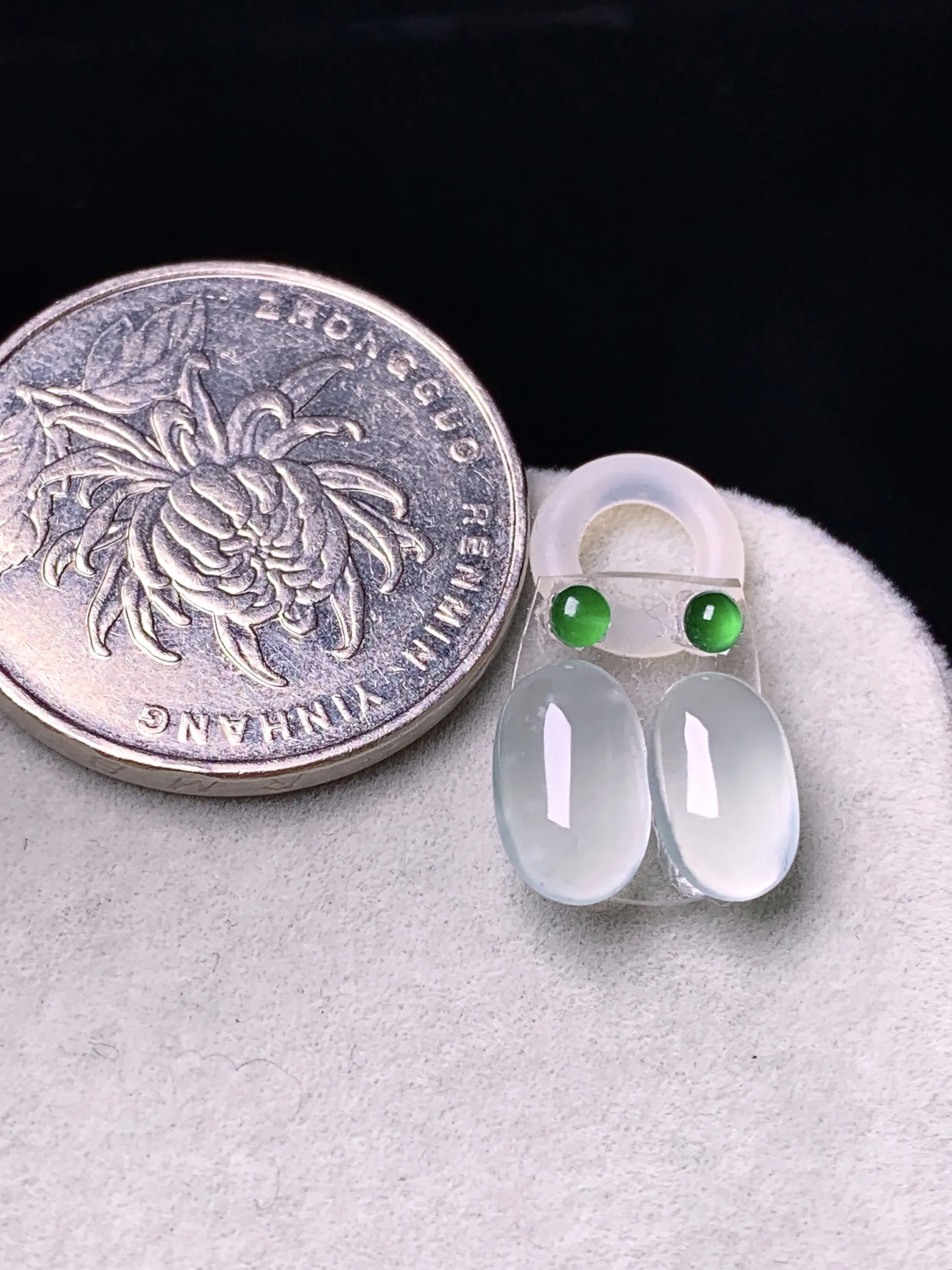 镶嵌款 冰种蛋面一对 玉质细腻 色泽清新艳丽 整体尺寸9.8*6*3.2