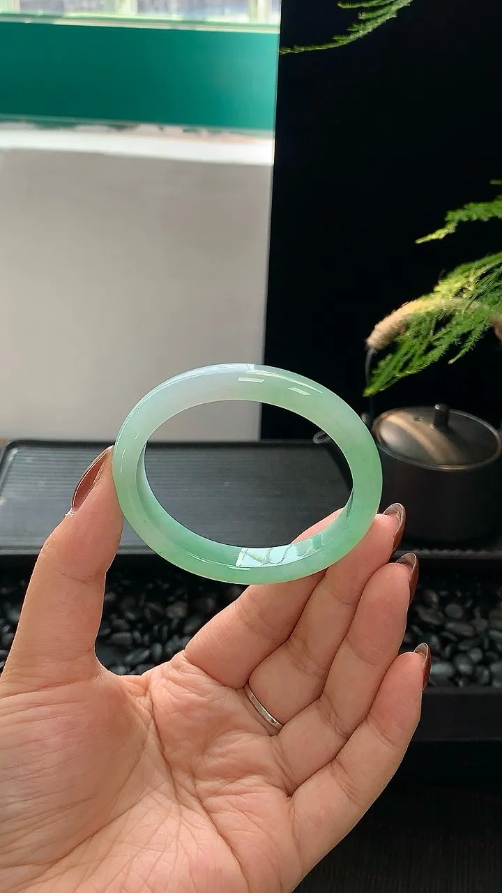 「甜果绿贵妃镯