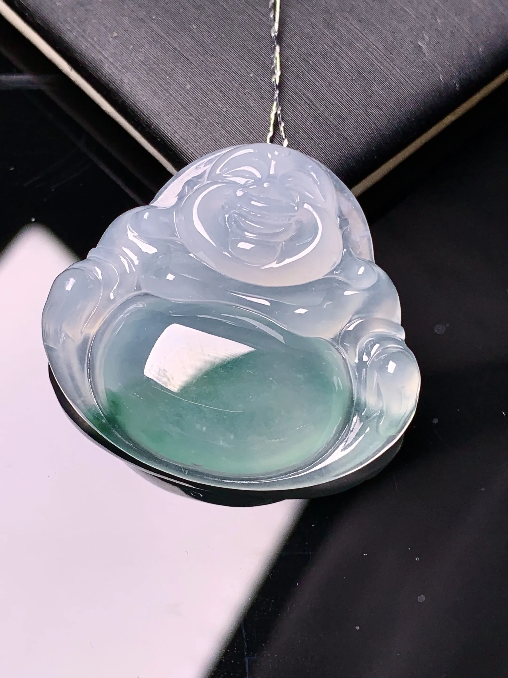 冰种飘绿佛公吊坠 玉质细腻 色泽清新艳丽 整体尺寸28*30.5*6.5