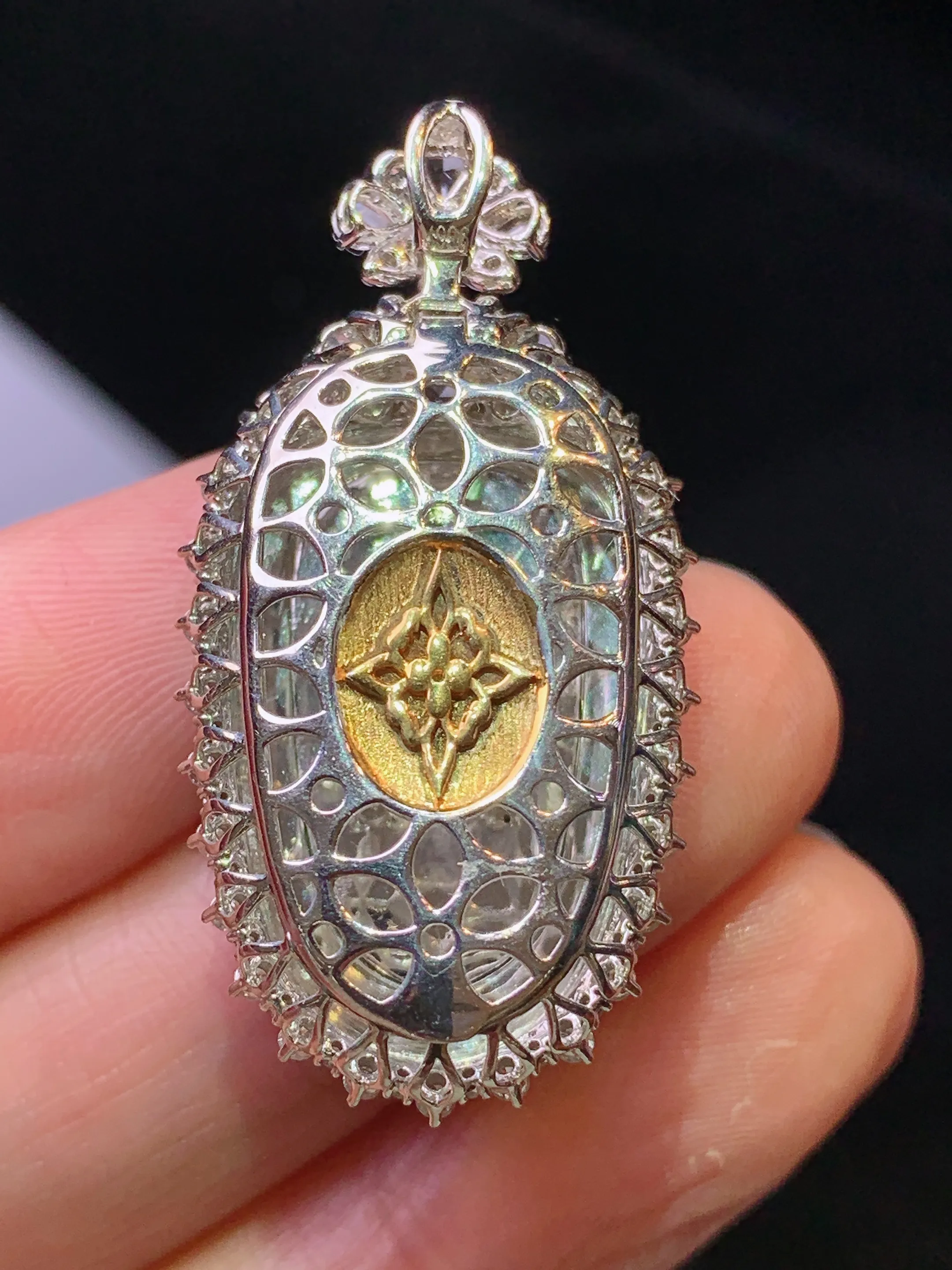 18金钻镶嵌翠绿树叶吊坠 玉质细腻 色泽清新艳丽 整体尺寸37*19*10.8