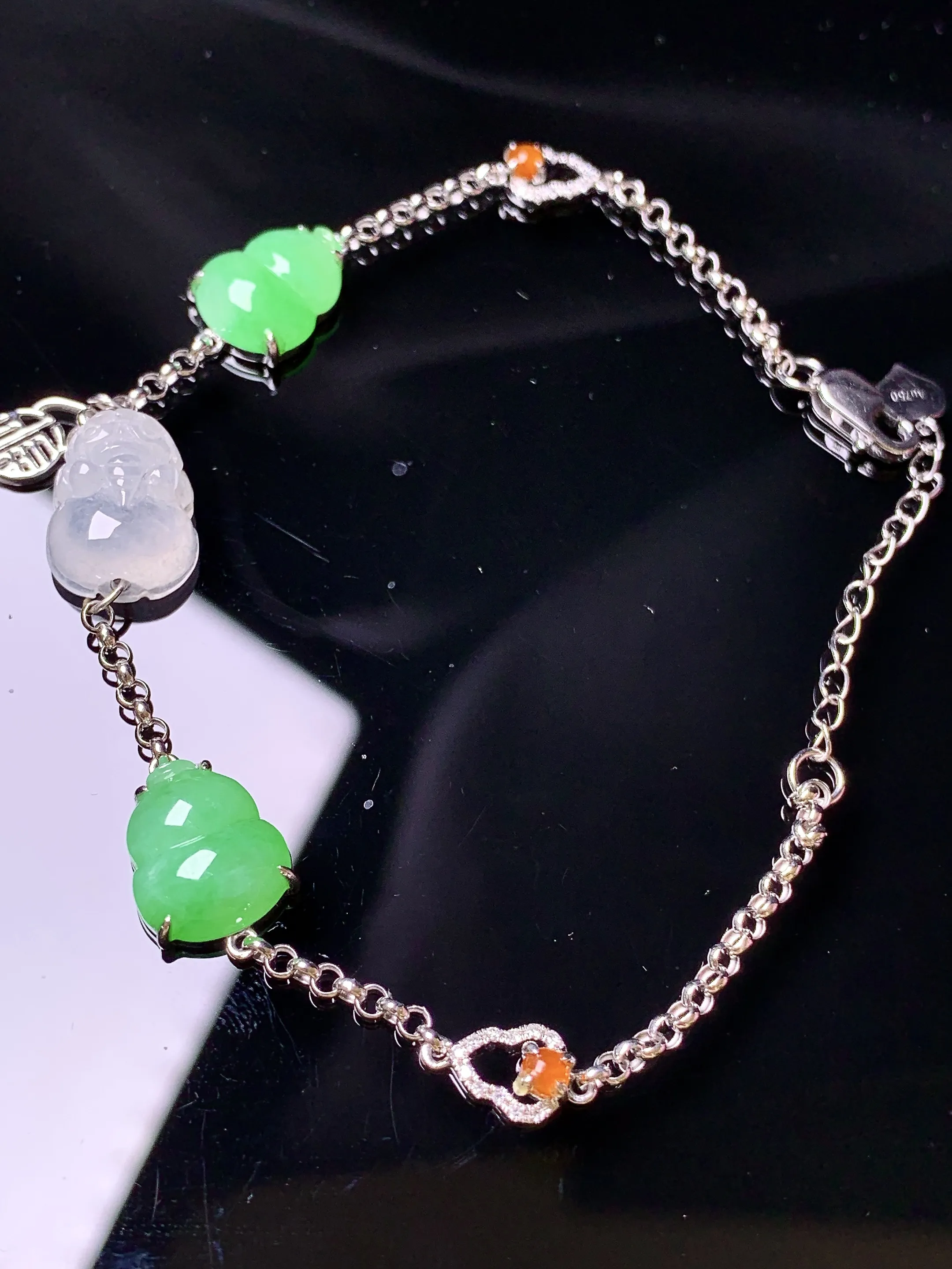 18金镶嵌冰貔貅绿葫芦手链 吊坠 玉质细腻 色泽清新艳丽 整体尺寸11.5*9*4