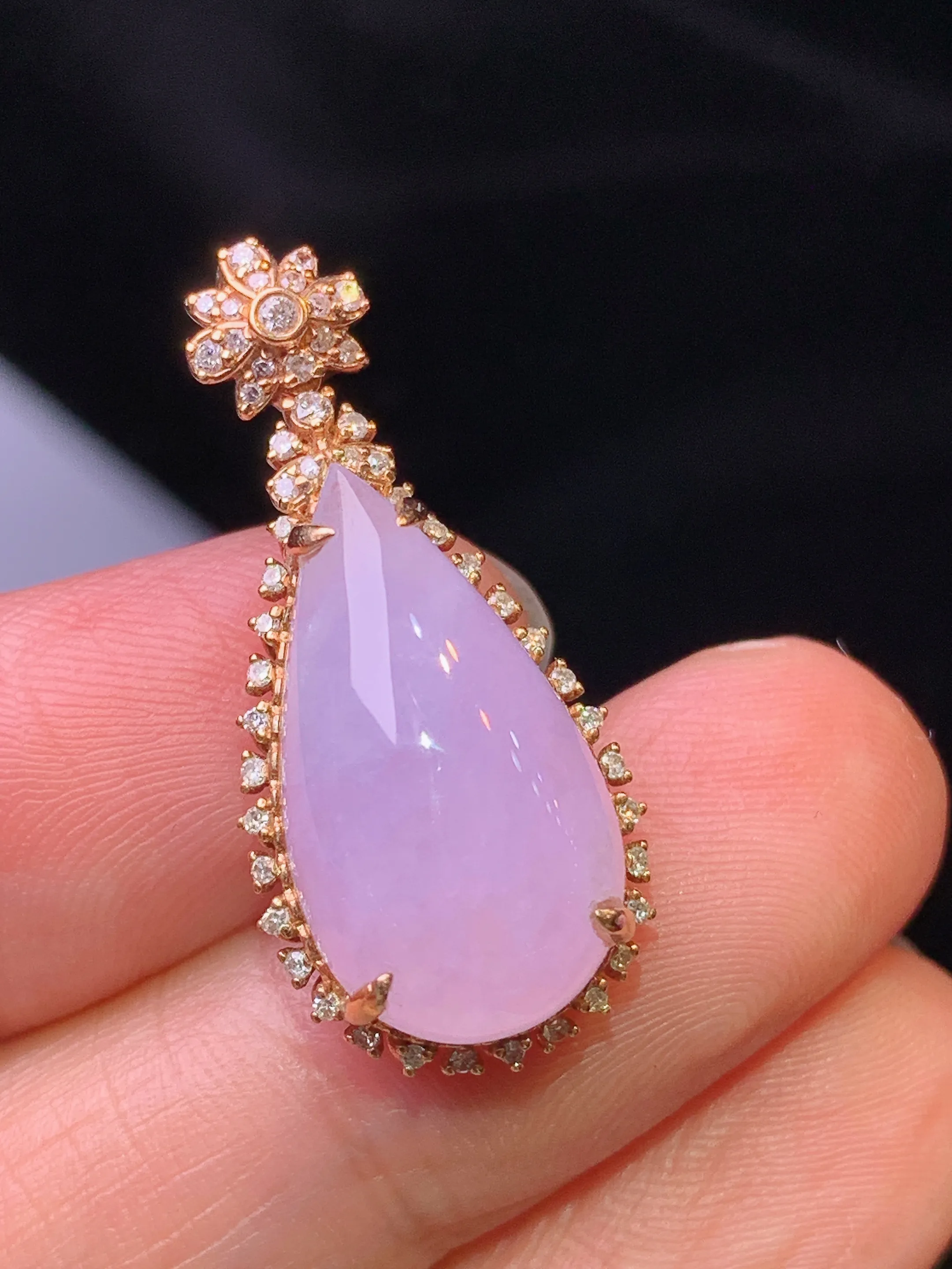 18金钻镶嵌紫罗兰水滴吊坠 玉质细腻 色泽清新艳丽 整体尺寸28.8*13.2*9.2