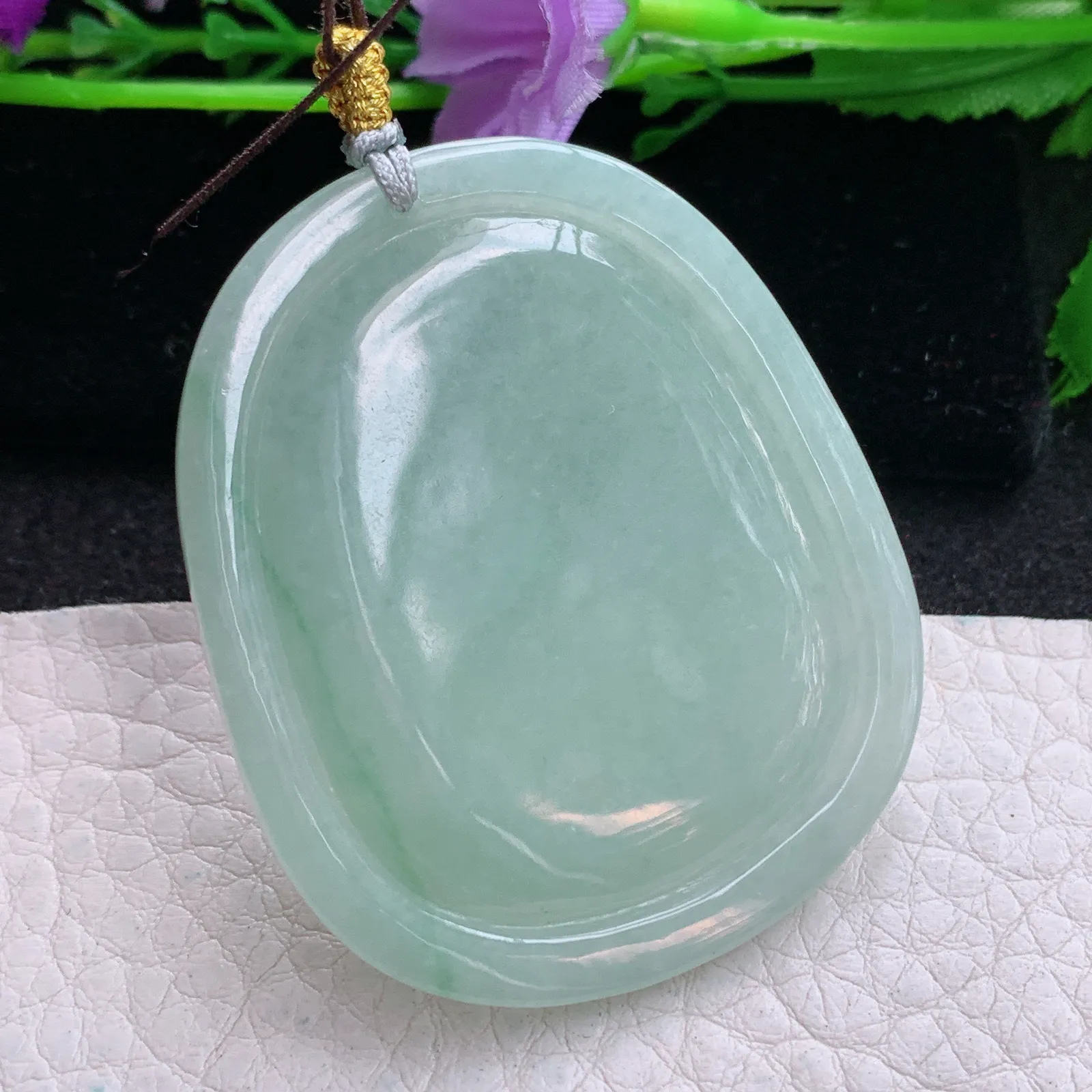 rp实拍50*41.8*5缅甸翡翠精雕甜绿地藏王菩萨玉吊坠 玉挂坠