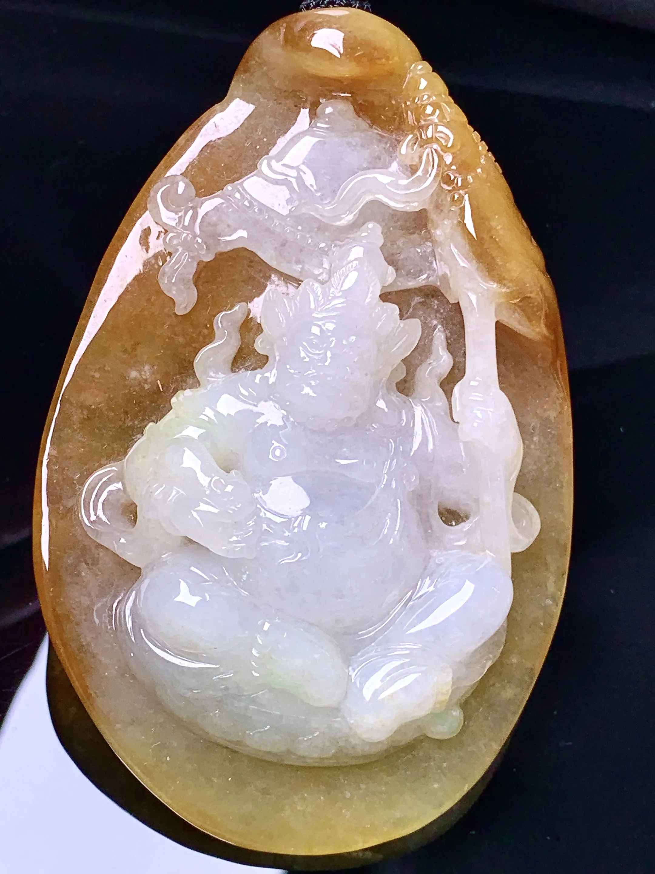 黄翡不动明王吊坠 玉质细腻 色泽清新艳丽 整体尺寸75*49.6*14