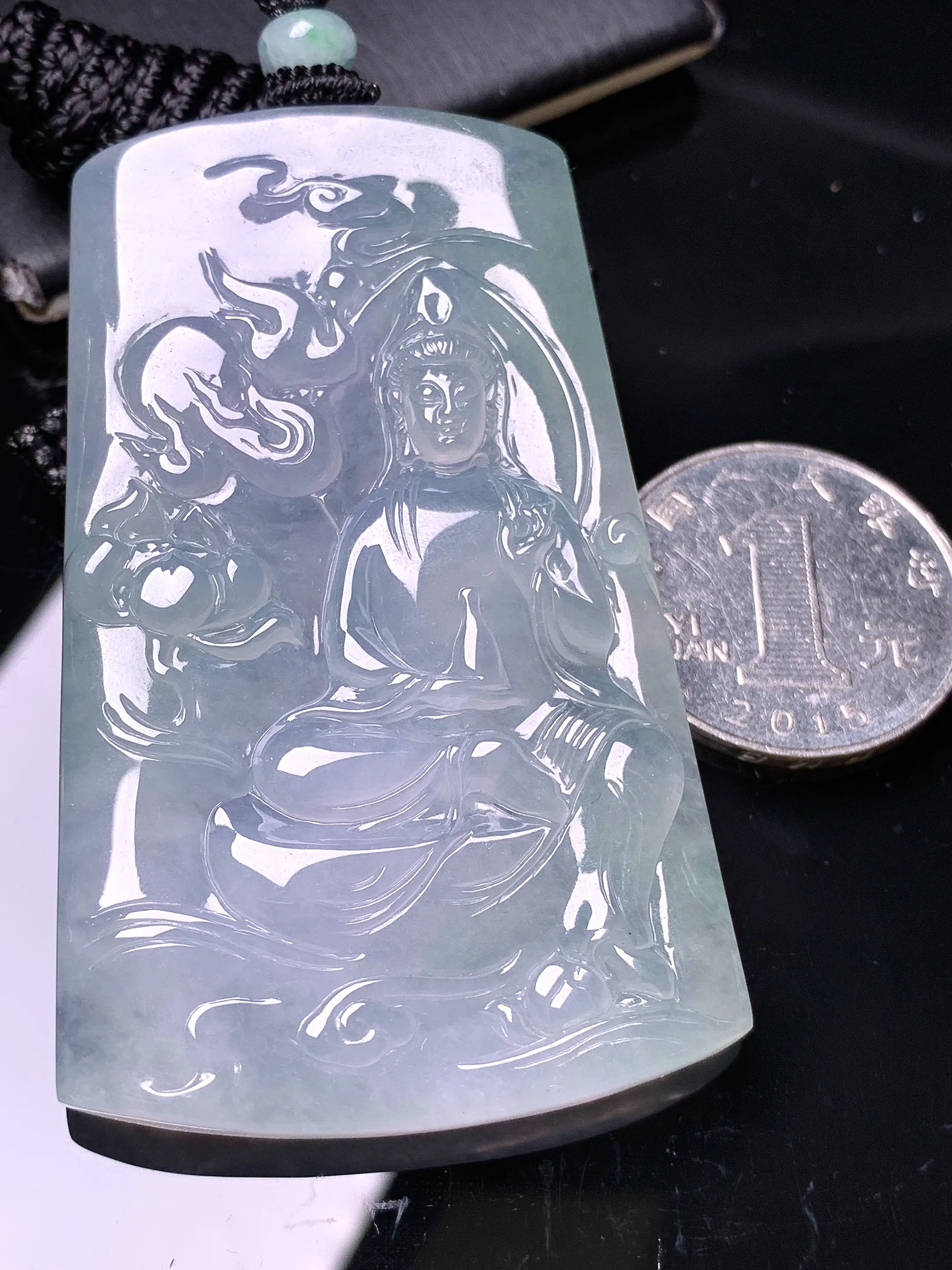 冰种观音菩萨吊坠 玉质细腻 色泽清新艳丽 整体尺寸64.6*40*5.5