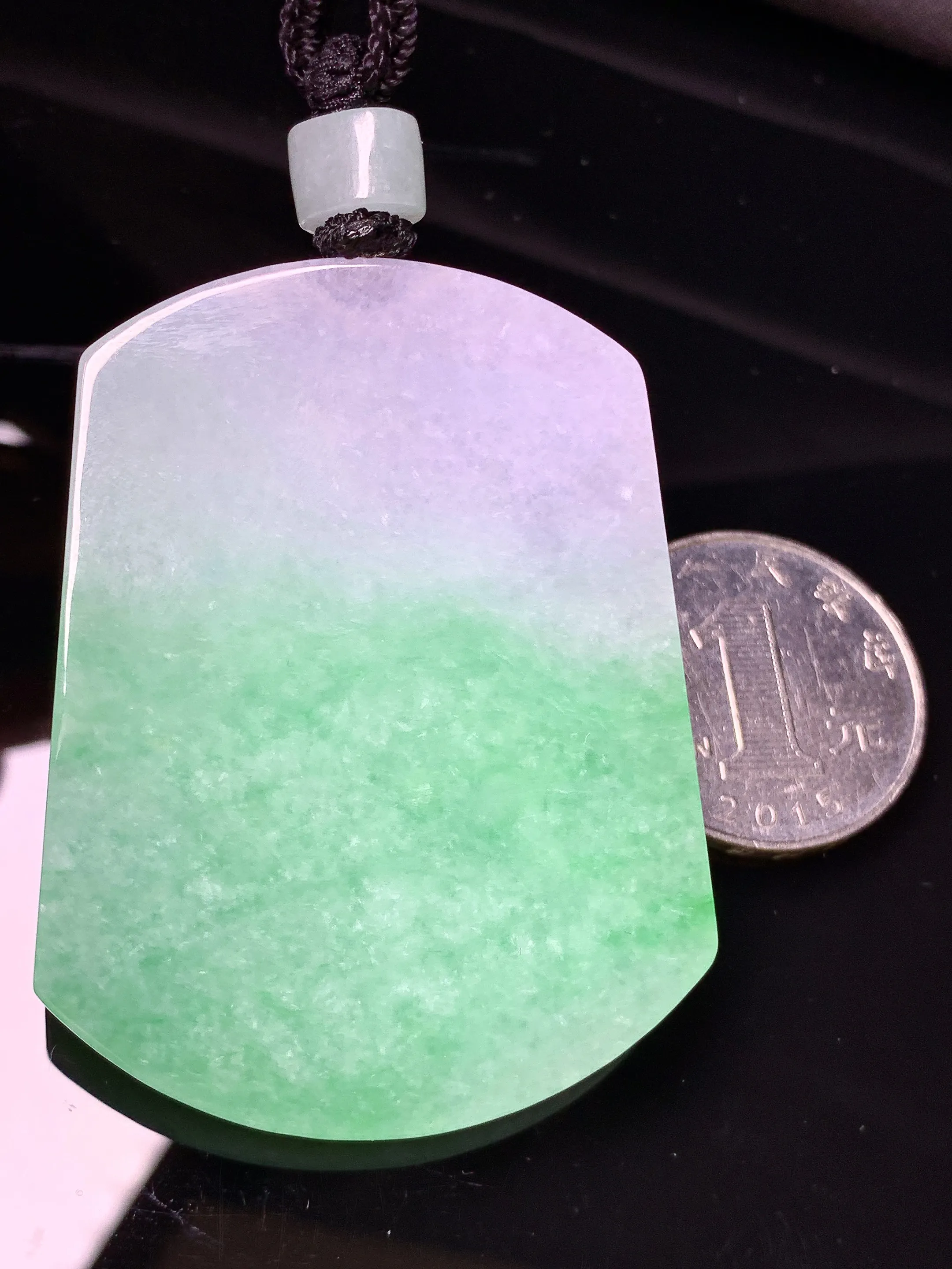 翠绿无事牌吊坠 玉质细腻 色泽清新艳丽 整体尺寸54*41.5*6