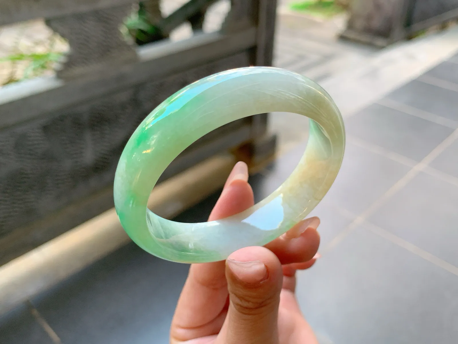 ｜55圈口
飘绿带黄，版型宽宽的，尽显大气之感，风格独特有复古风的感觉，