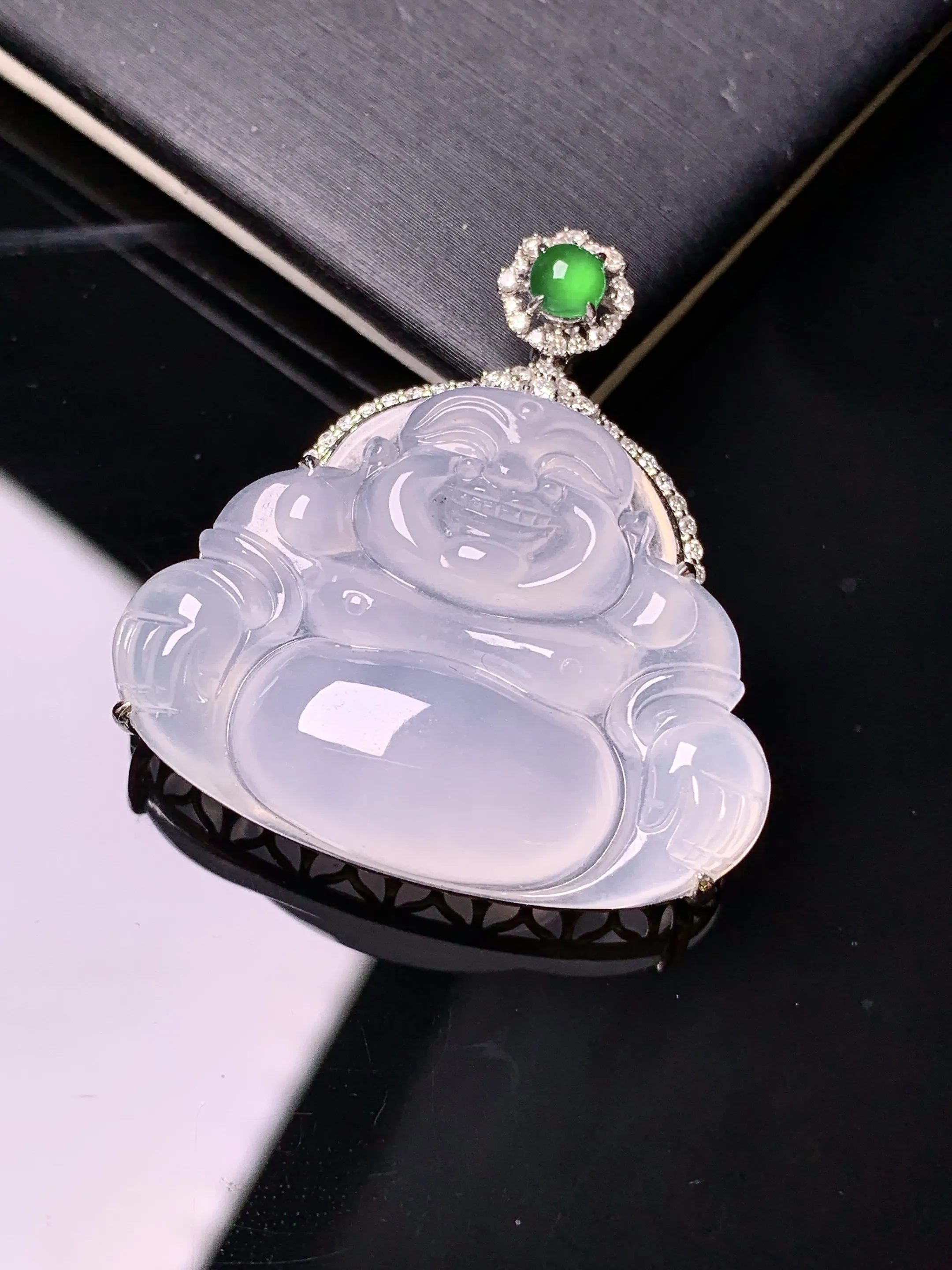 18金钻镶嵌冰种佛公吊坠 玉质细腻 色泽清新艳丽 整体尺寸34.6*32.7*9.2