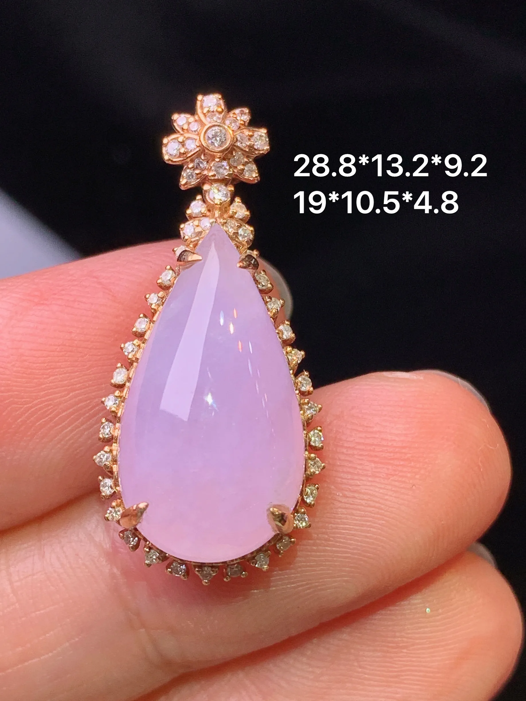 18金钻镶嵌紫罗兰水滴吊坠 玉质细腻 色泽清新艳丽 整体尺寸28.8*13.2*9.2