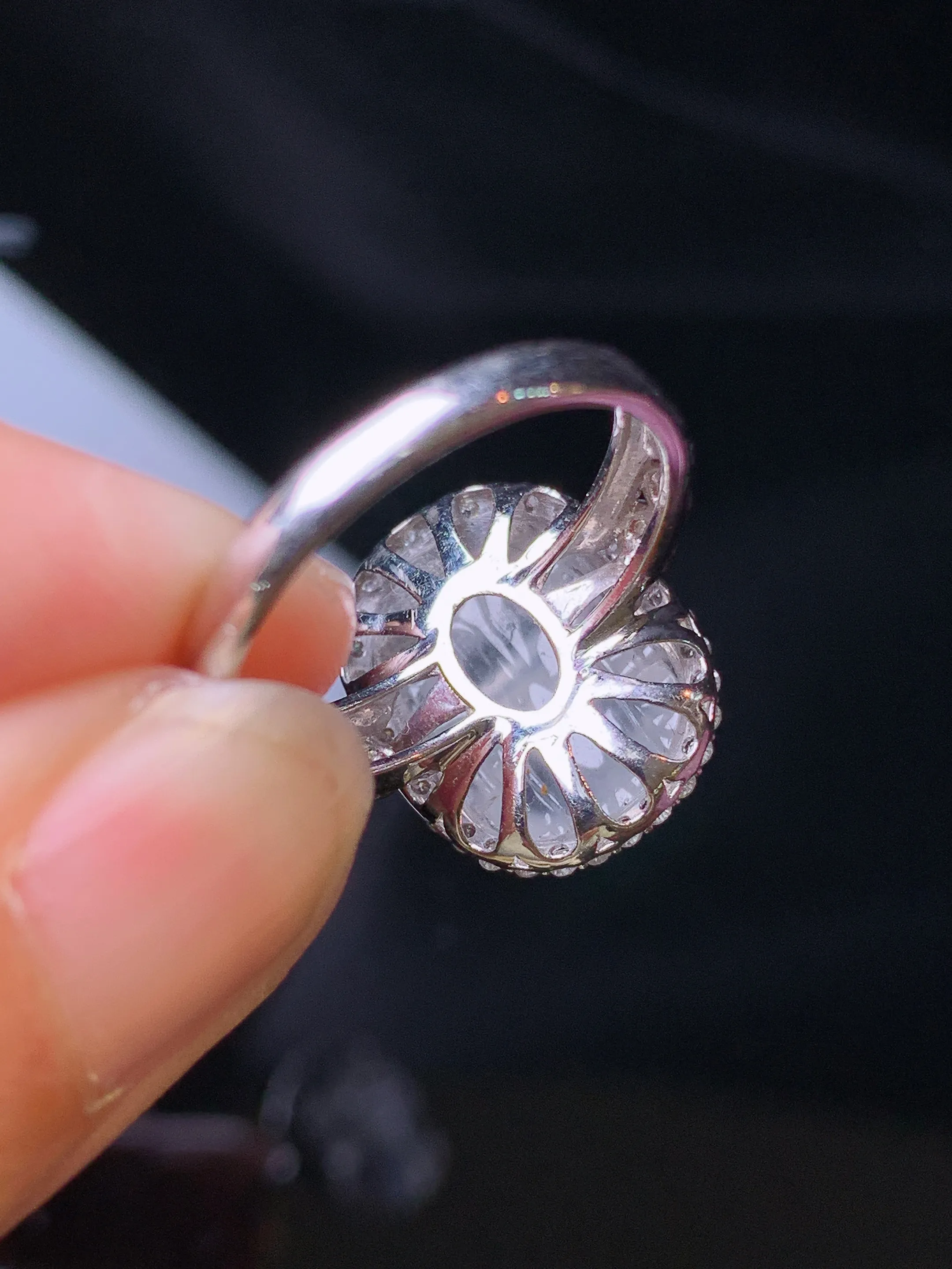 18金钻镶嵌冰种貔貅戒指 玉质细腻 色泽清新艳丽 圈口14 整体尺寸16.2*13*10