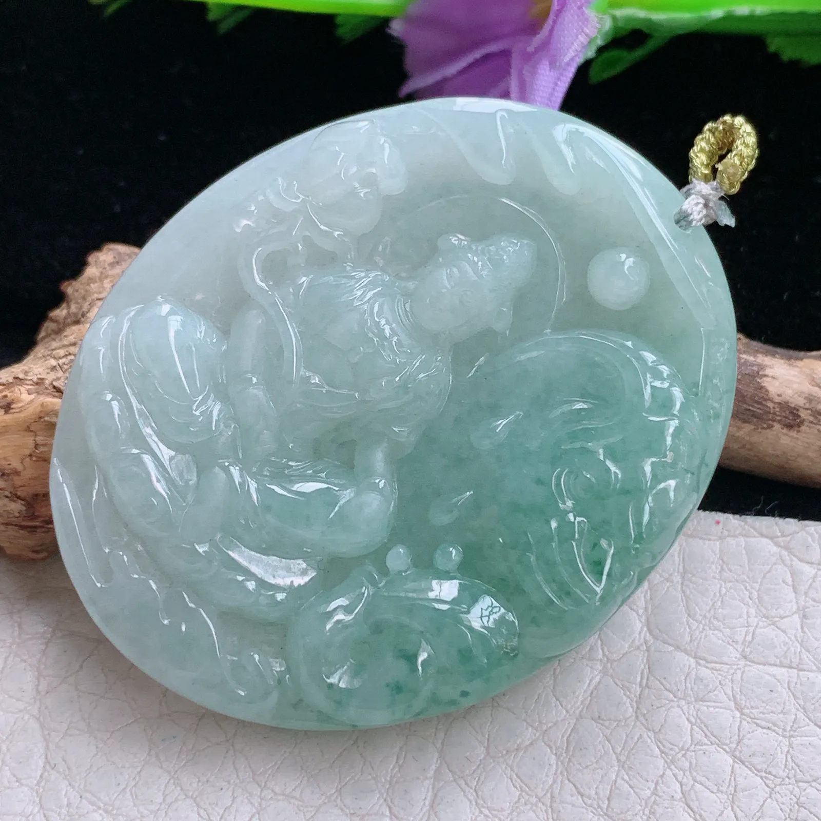 rp实拍48*39.5*7.6缅甸翡翠精雕水润文殊菩萨 生肖守护神玉吊坠 玉挂坠