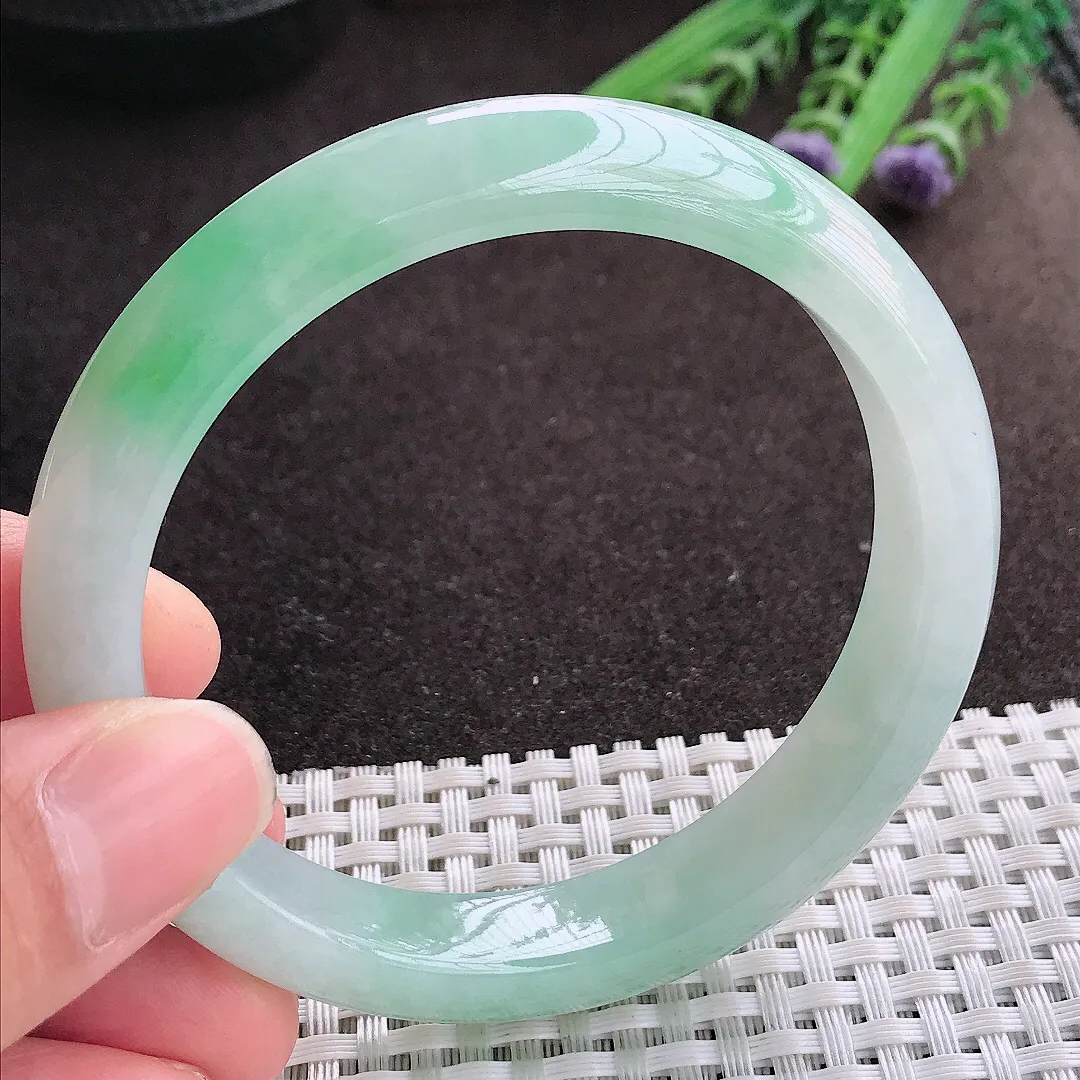 实拍A货翡翠59/11.8/8.2老坑冰润起胶飘阳绿手镯宽边玉镯子平安镯