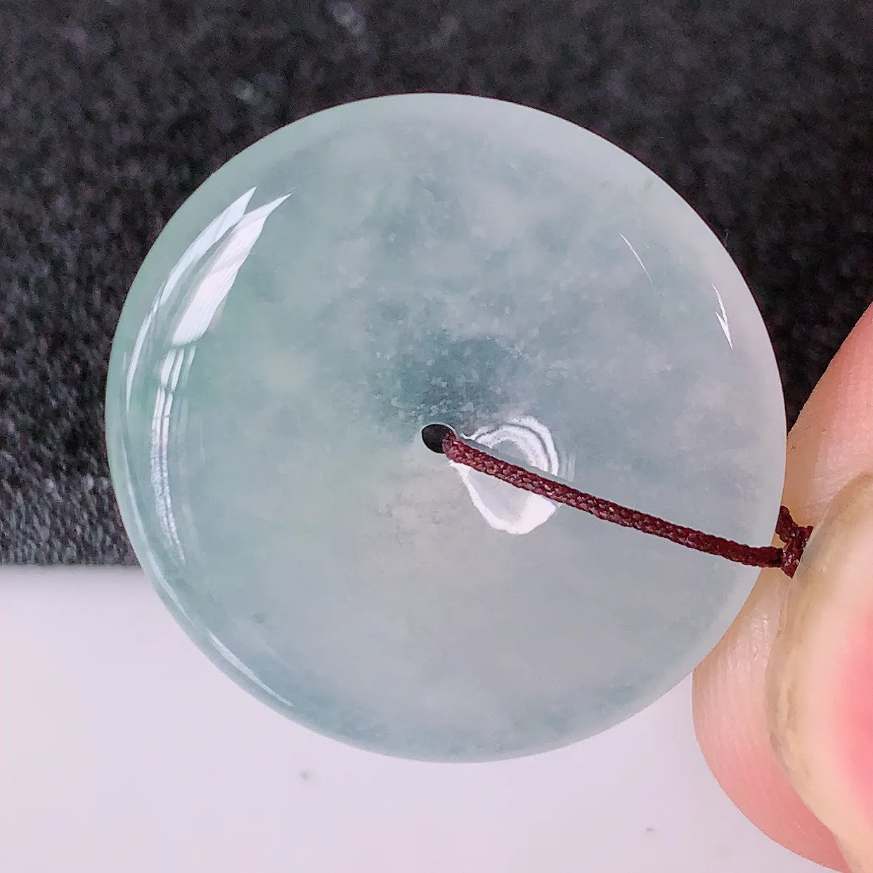 自然光实拍，冰种翡翠平安扣吊坠，平安是福；冰透，很美的料子，佩戴优雅迷人！#41.16