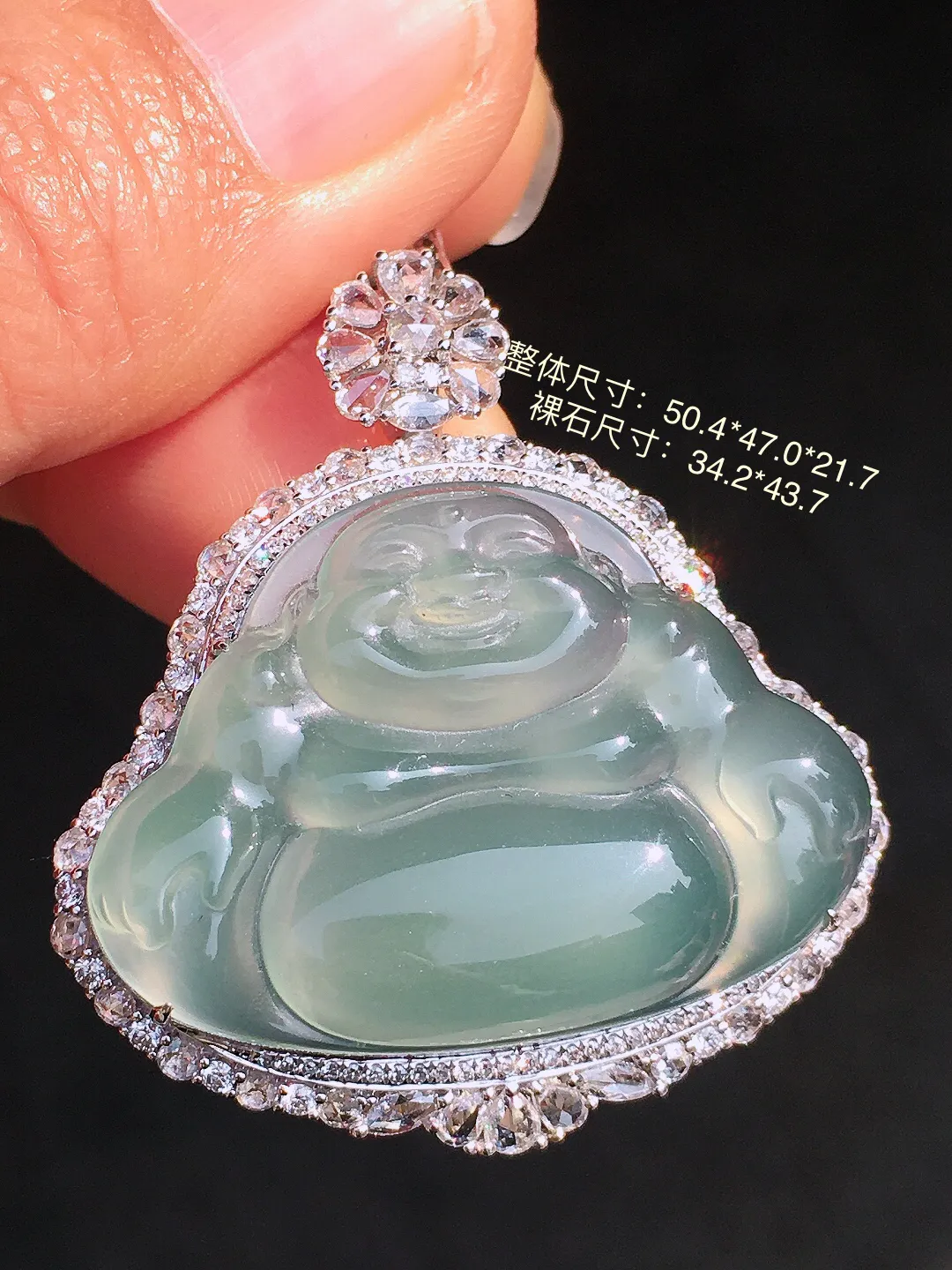 冰种佛公吊坠，玉质细腻，荧光感超
强，饱满圆润，尽显优雅气质，18k
金豪华镶嵌