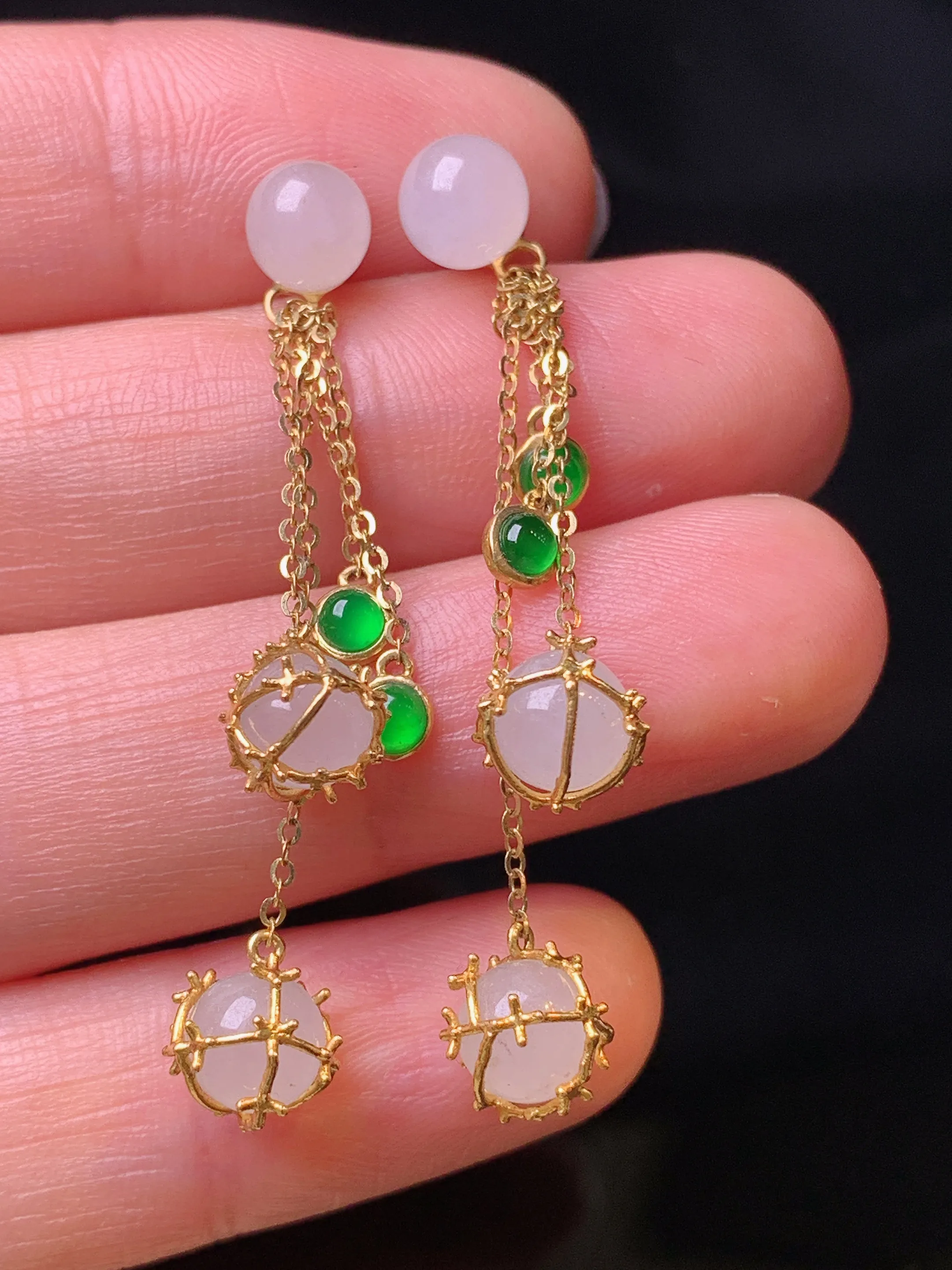 18k金镶嵌冰种圆珠耳坠 玉质细腻 色泽清新艳丽 整体尺寸43.8*6