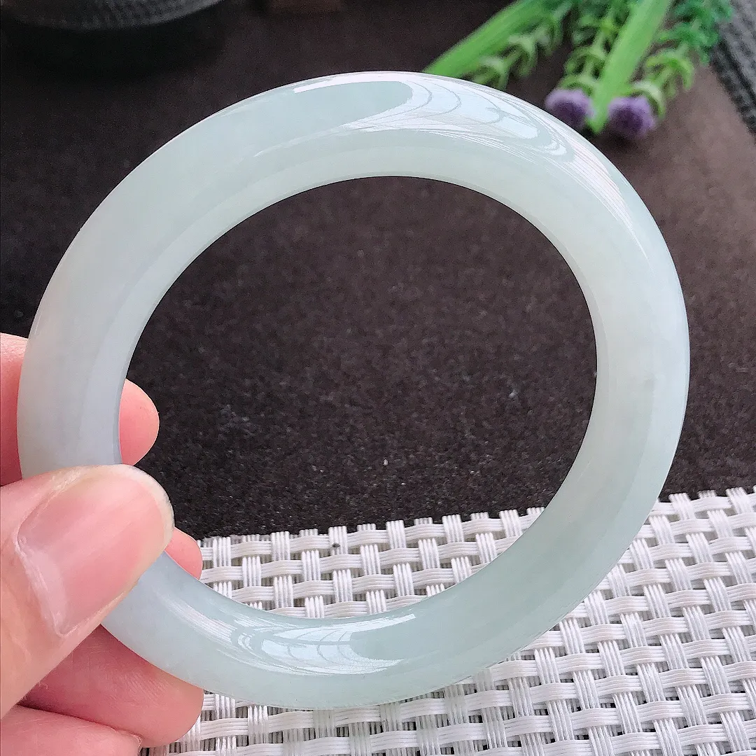 实拍A货翡翠57/10.8老坑冰润起胶冰纯天空蓝圆条手镯翡翠玉镯子平安镯