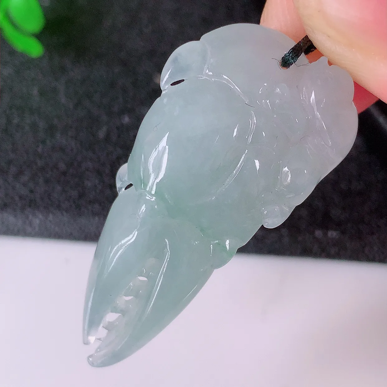 自然光实拍，冰胶翡翠八方来财吊坠，种老水足，雕工精湛 ， 寓意美好， 佩戴时尚出众！#60.16