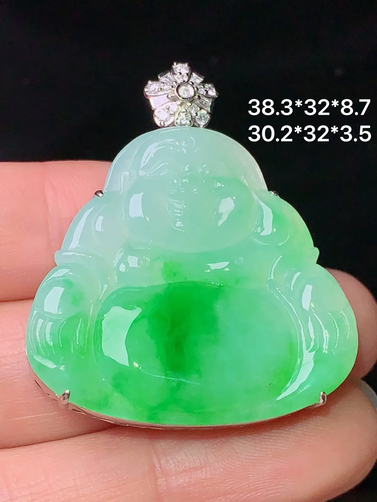 18k金钻镶嵌飘绿佛公吊坠 玉质细腻 色泽艳丽 整体尺寸38.3*32*8.7