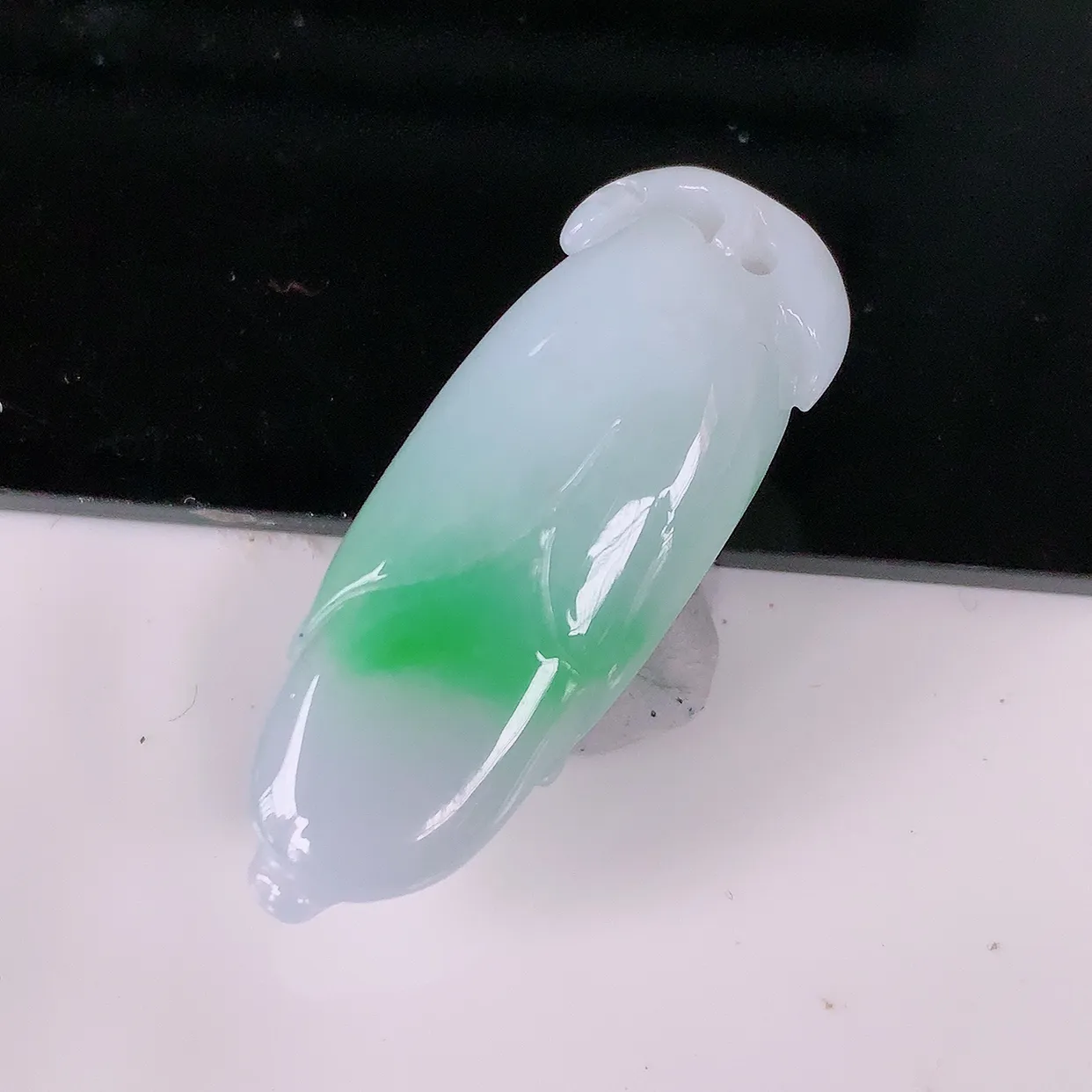 自然光实拍，冰润飘绿翡翠玉兰花吊坠，种老水足，雕工精湛 ， 寓意美好， 佩戴时尚出众！#57.22