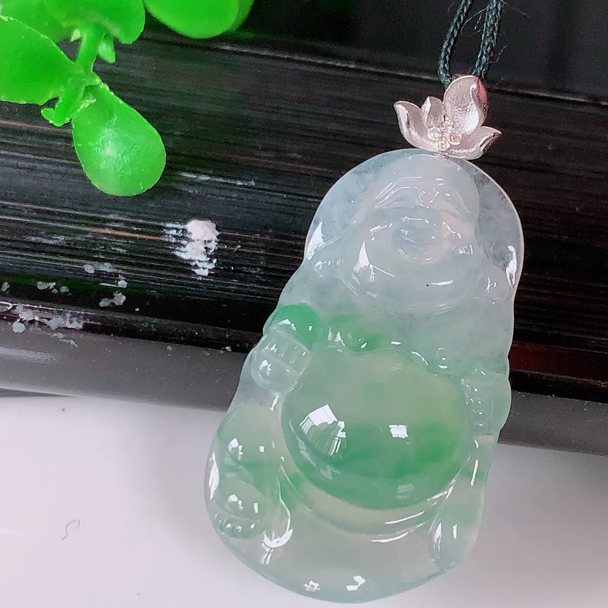 自然光实拍，18K金镶嵌冰种飘绿翡翠逍遥布袋佛吊坠，代代有钱，水足丰盈，盈满欢喜， 配戴送礼佳品！#1.22整体32.8裸石28*17*5.5