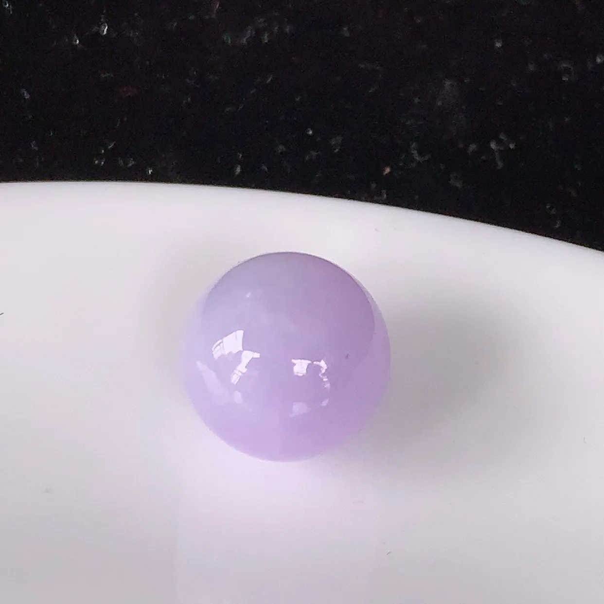 自然光实拍，紫罗兰翡翠圆珠、转运珠吊坠，寓意“时来运转，财源滚滚” 寓意佳，佩戴时尚优雅！#05.2