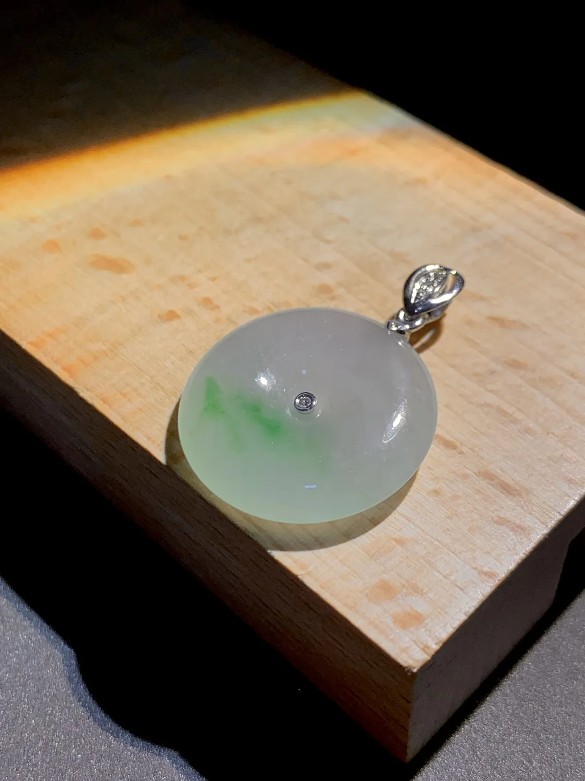 飘花平安扣子，裸石21.5-4.8mm，4.7g，
18K金，南非钻，