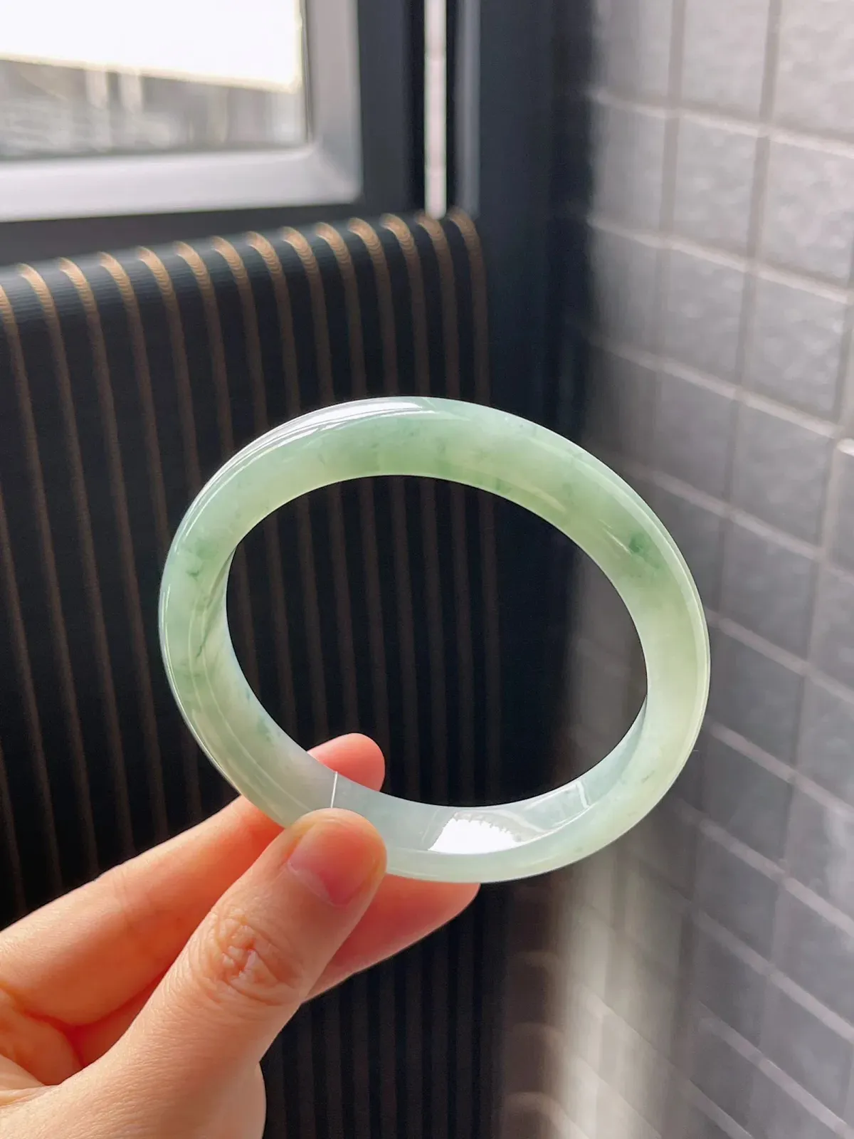 正圈57.7圈口，翡翠冰糯种绿色手镯