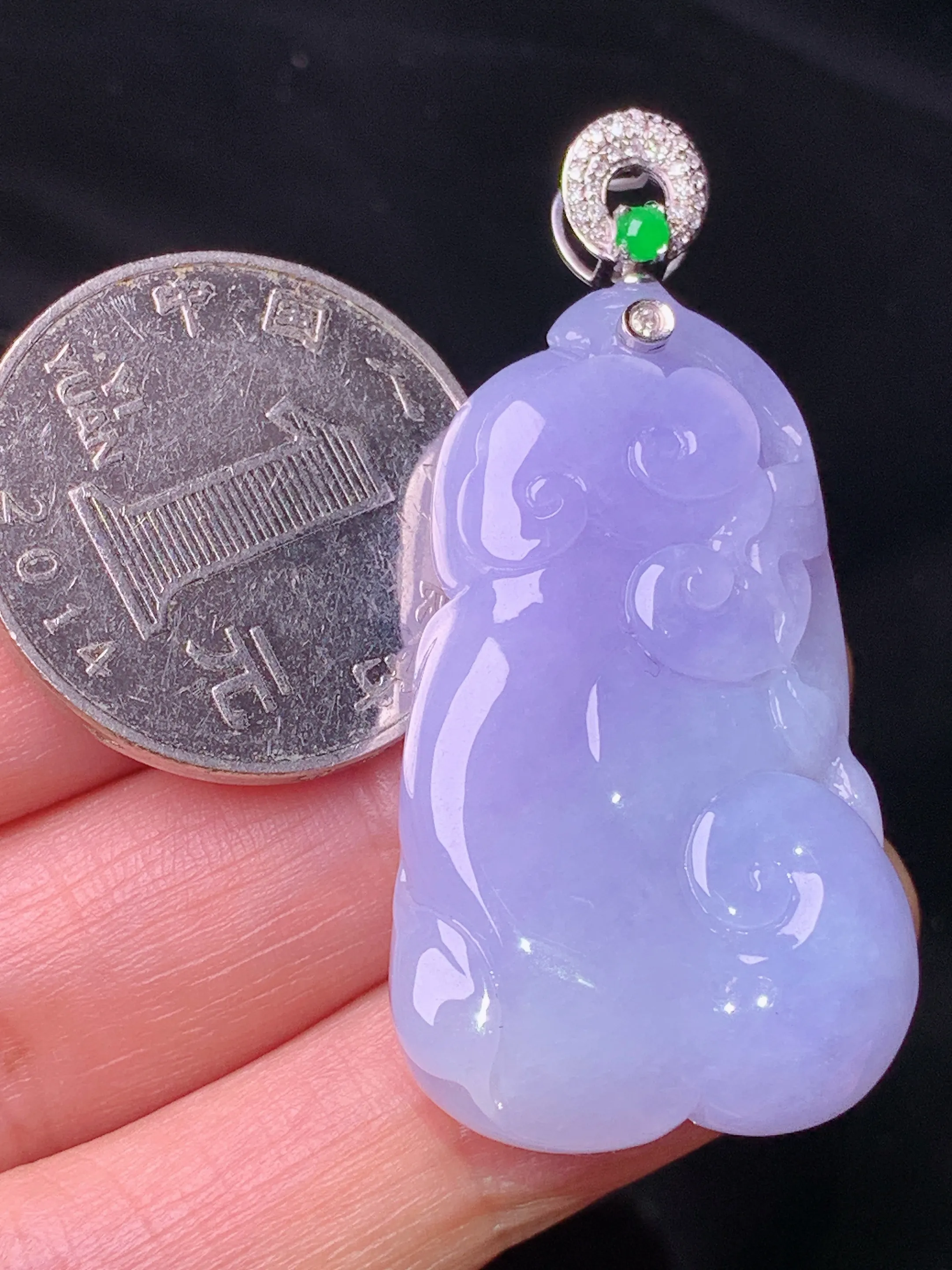 18k金镶嵌紫罗兰如意吊坠 玉质细腻 色泽清新艳丽 整体尺寸48.5*22.7*7