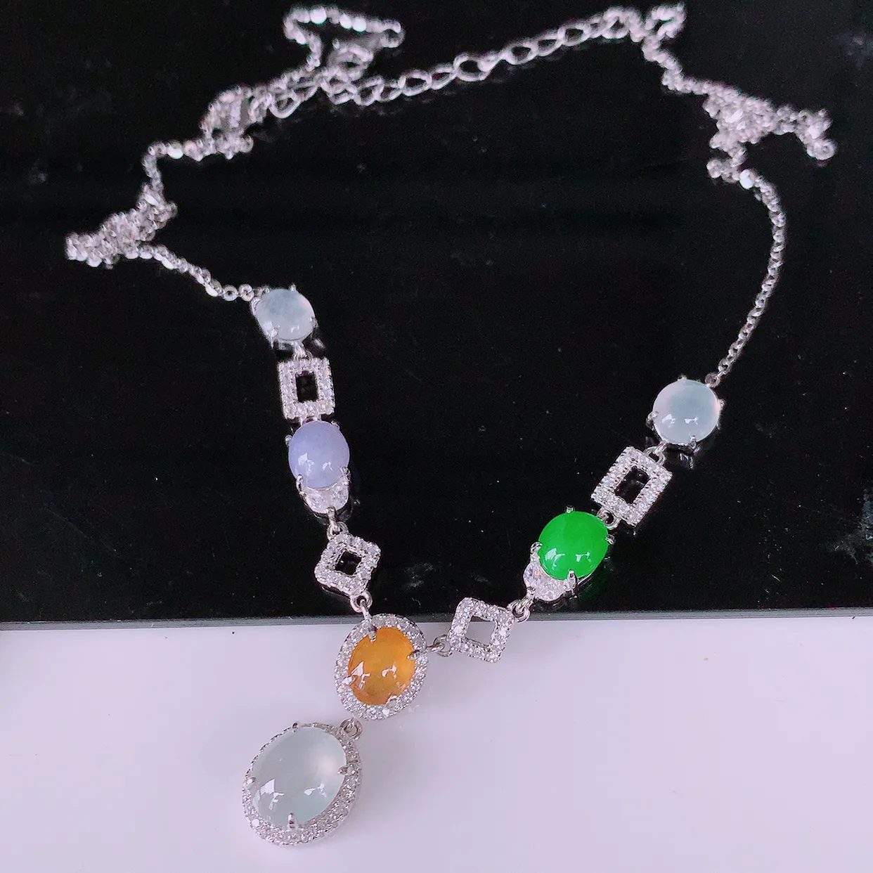 冰透多彩翡翠925银镶嵌项链，自然光实拍，翠色灵动，颜色漂亮，种老水足，品相佳，佩戴佳品！#97.2