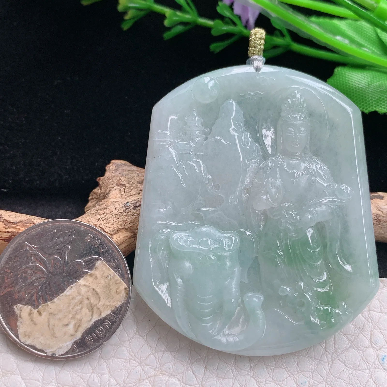 rp实拍53*45*5.8缅甸翡翠精雕冰飘绿花普贤菩萨生肖守护神玉吊坠 玉挂坠