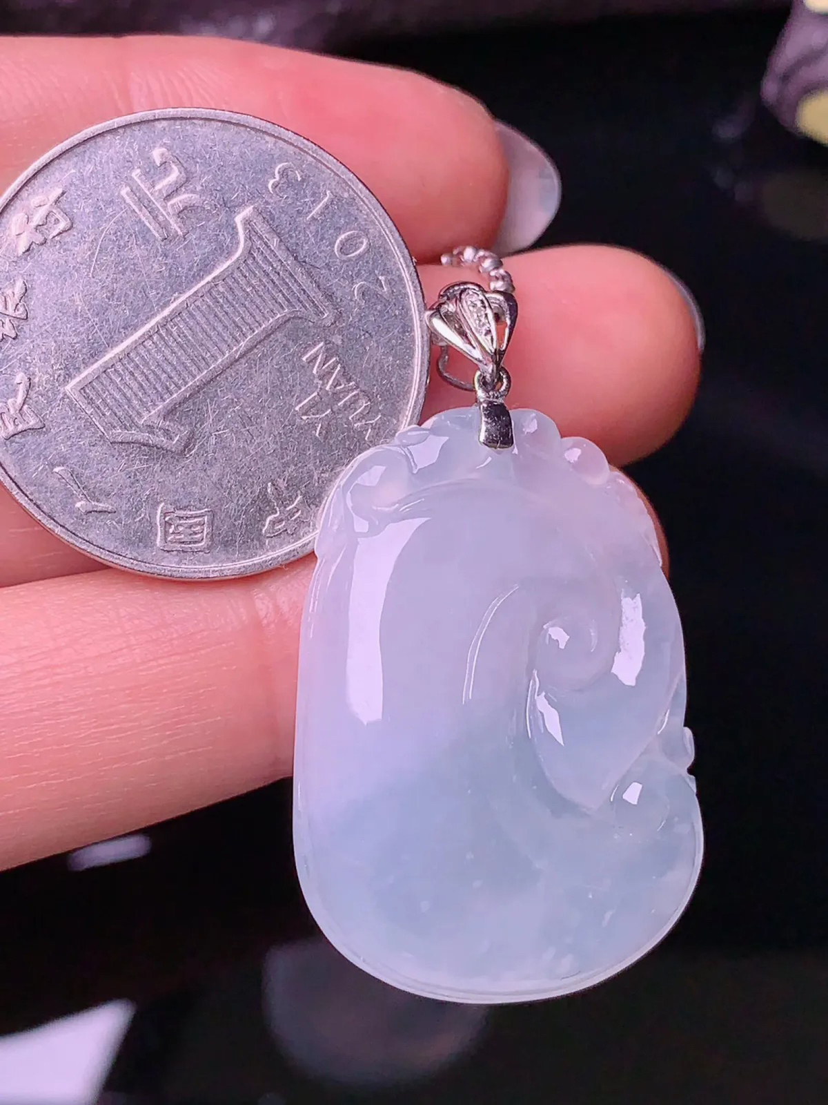 18k金钻镶嵌冰种如意吊坠 玉质细腻 色泽艳丽 整体尺寸38*22*6