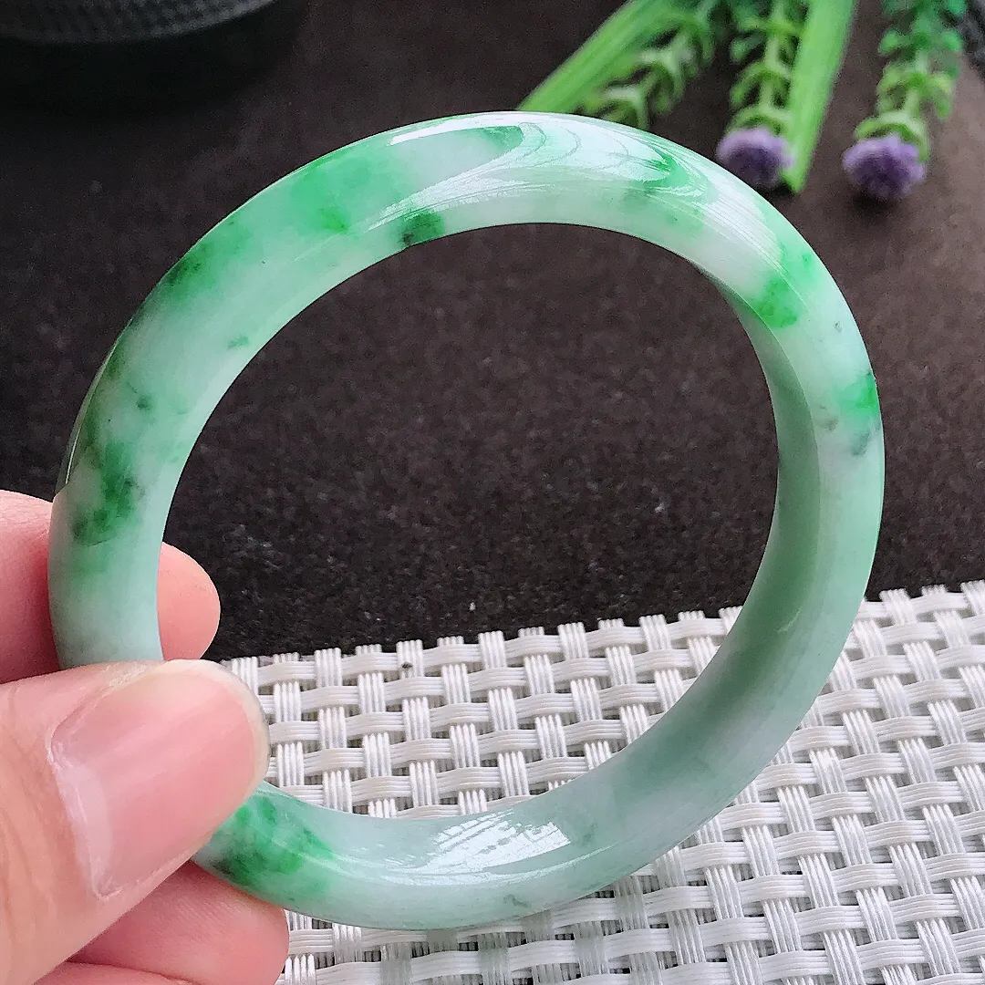 实拍A货翡翠55/10.7/7.6老坑精美温润飘阳绿手镯宽边玉镯子平安镯