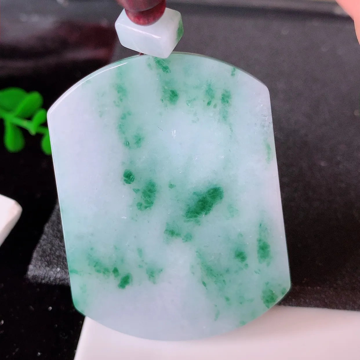 自然光实拍，冰润飘花翡翠平安无事牌吊坠，平平安安，翠色灵动， 佩戴平安时尚！#46.16