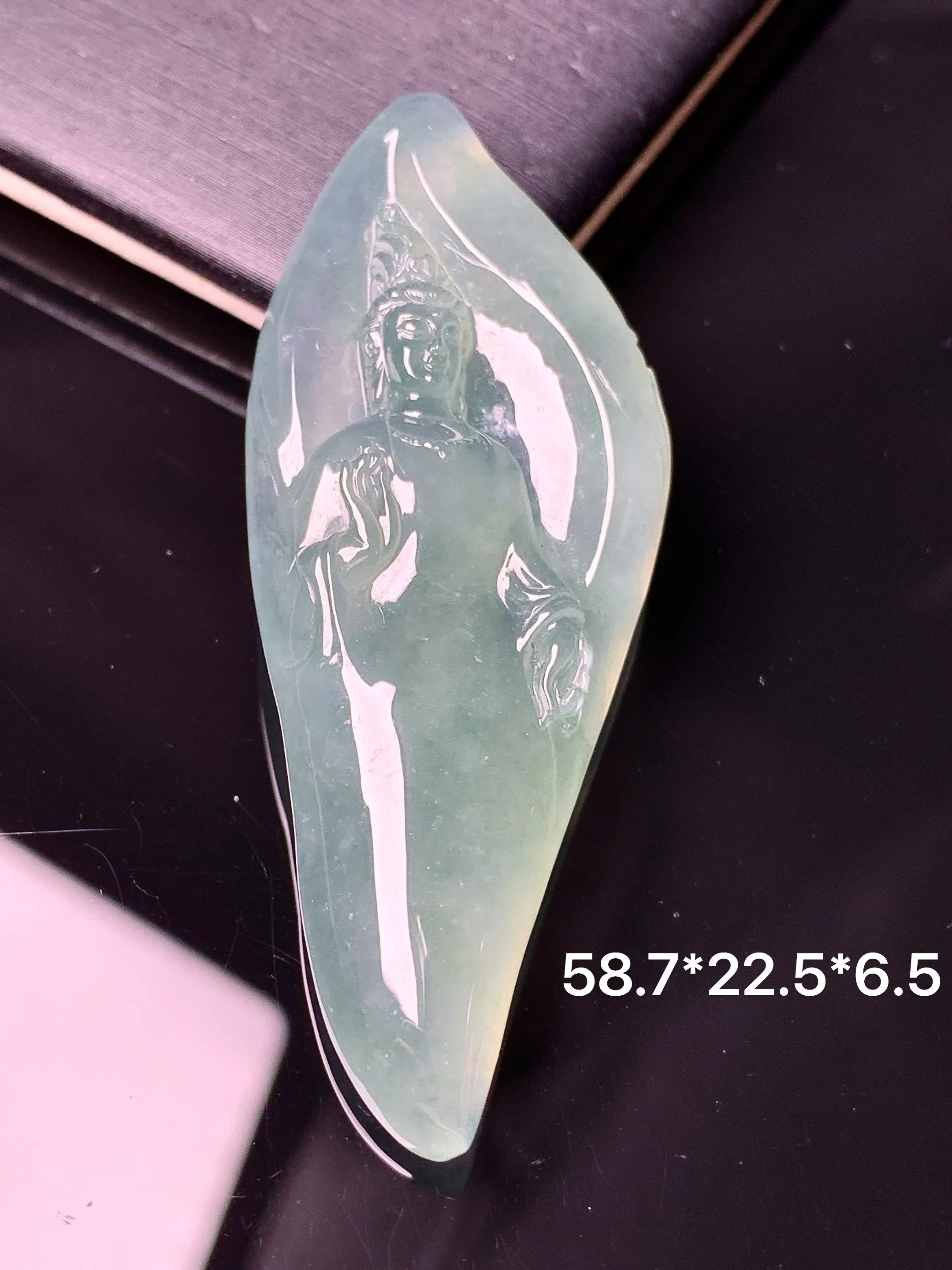 冰种观音菩萨吊坠 玉质细腻 色泽清新艳丽 整体尺寸58.7*22.5*6.5