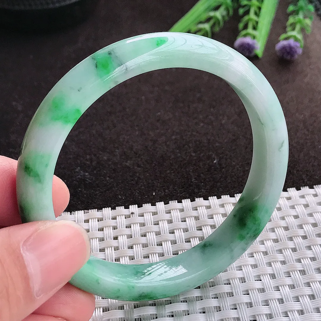 实拍A货翡翠55/10.7/7.6老坑精美温润飘阳绿手镯宽边玉镯子平安镯