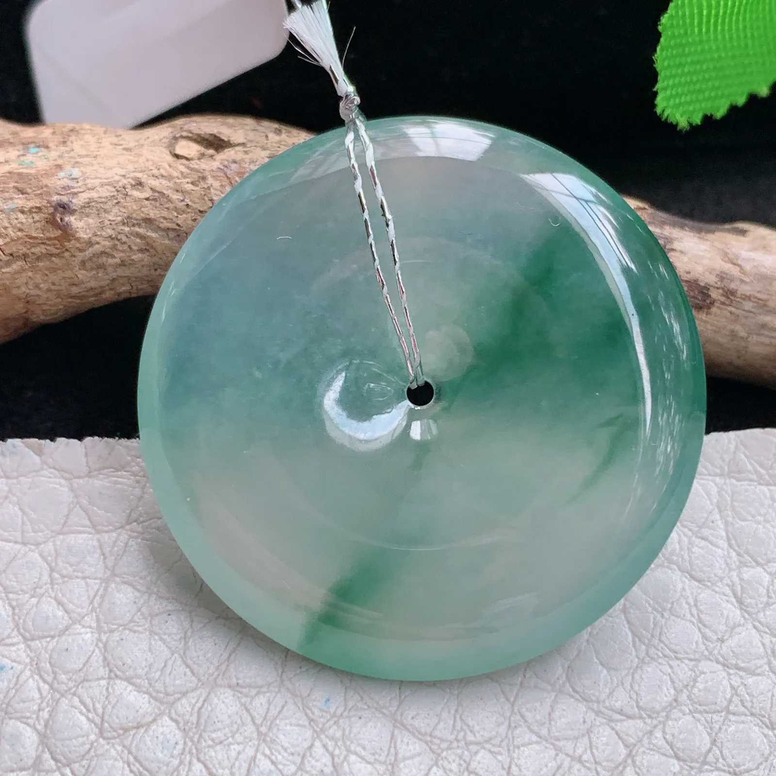 qxm实拍33*5.7缅甸翡翠精雕冰飘花大平安扣 玉扣玉吊坠 玉挂坠