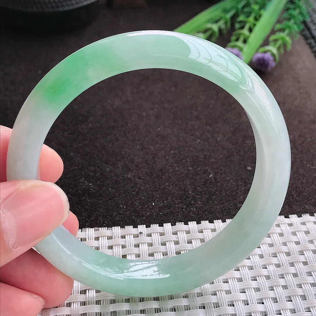 实拍A货翡翠59/11.8/8.2老坑冰润起胶飘阳绿手镯宽边玉镯子平安镯