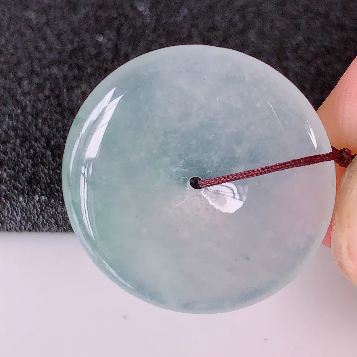 自然光实拍，冰种翡翠平安扣吊坠，平安是福；冰透，很美的料子，佩戴优雅迷人！#41.16